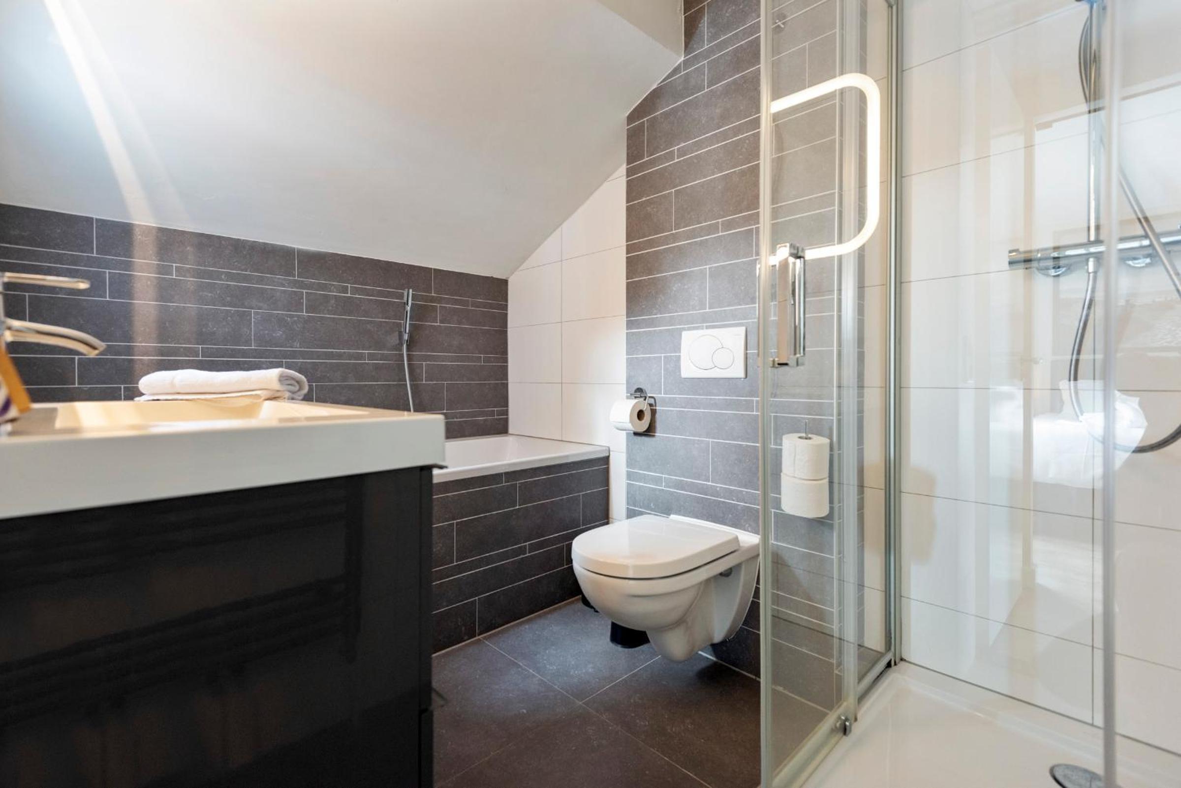 The Beach & Town Suite - Free Parking view 5