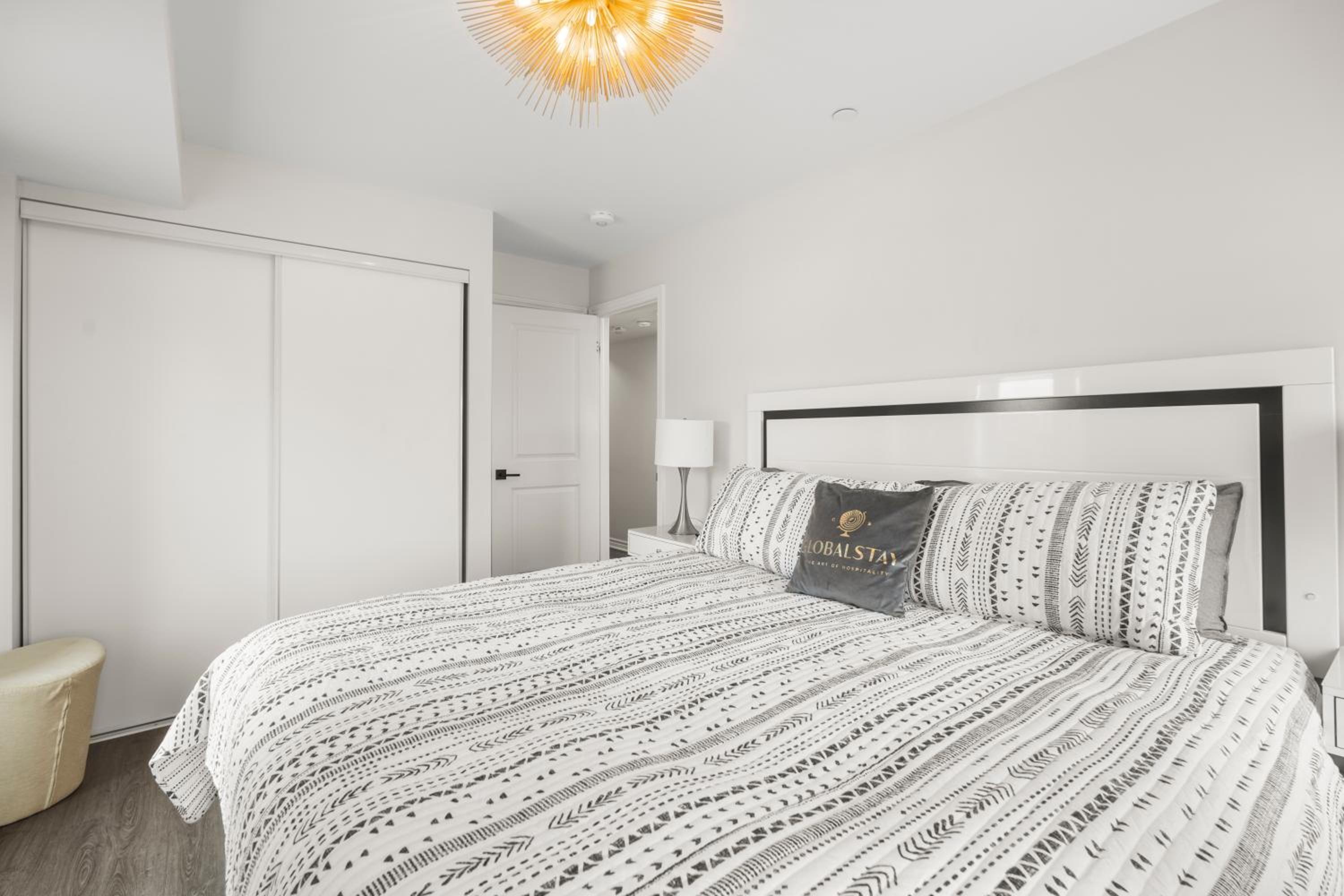 GLOBALSTAY Luxury Townhouse Minutes Away From Waterfront - Image 4