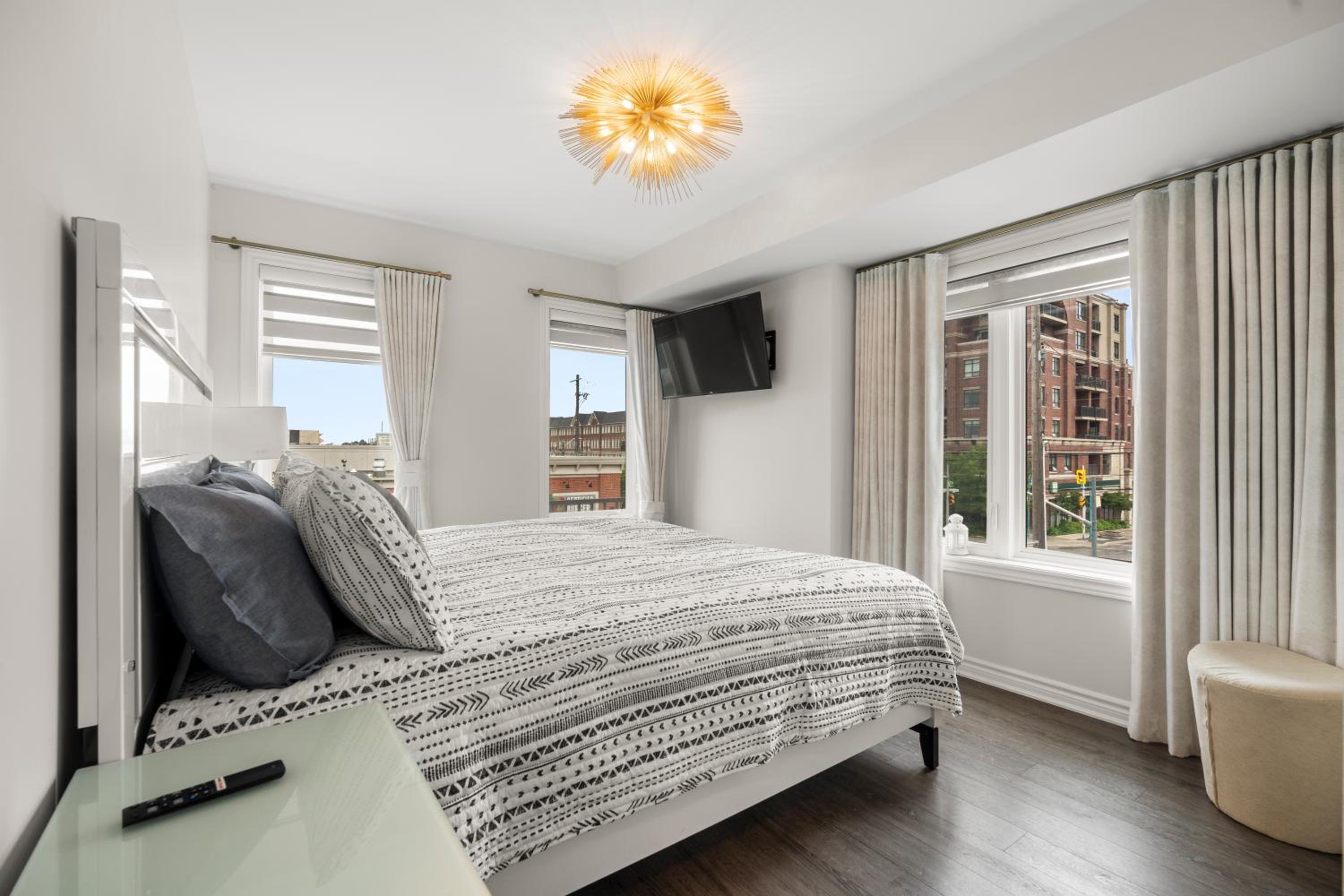 GLOBALSTAY Luxury Townhouse Minutes Away From Waterfront - Image 3