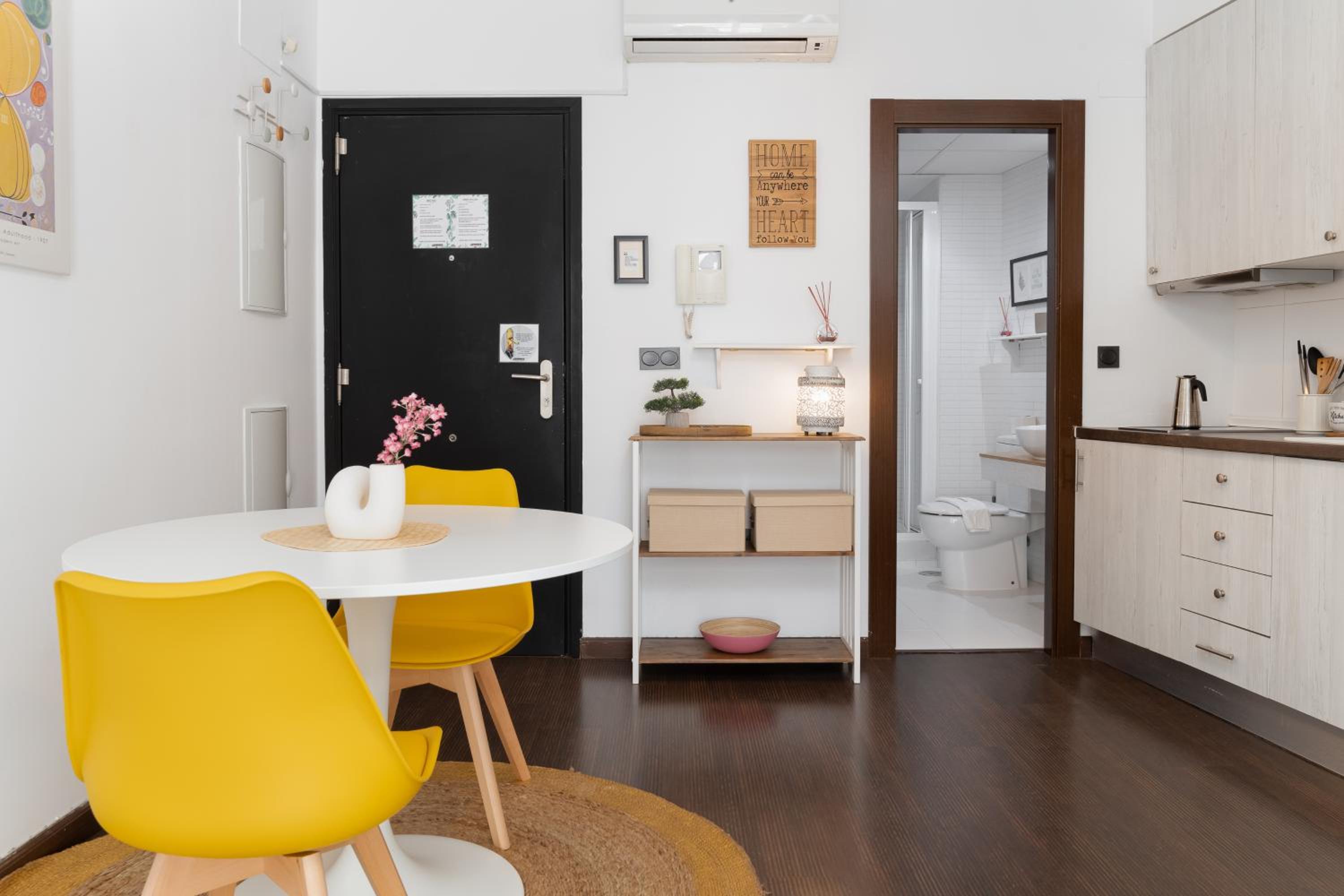 C80 - Rustic Chic Studio Downtown