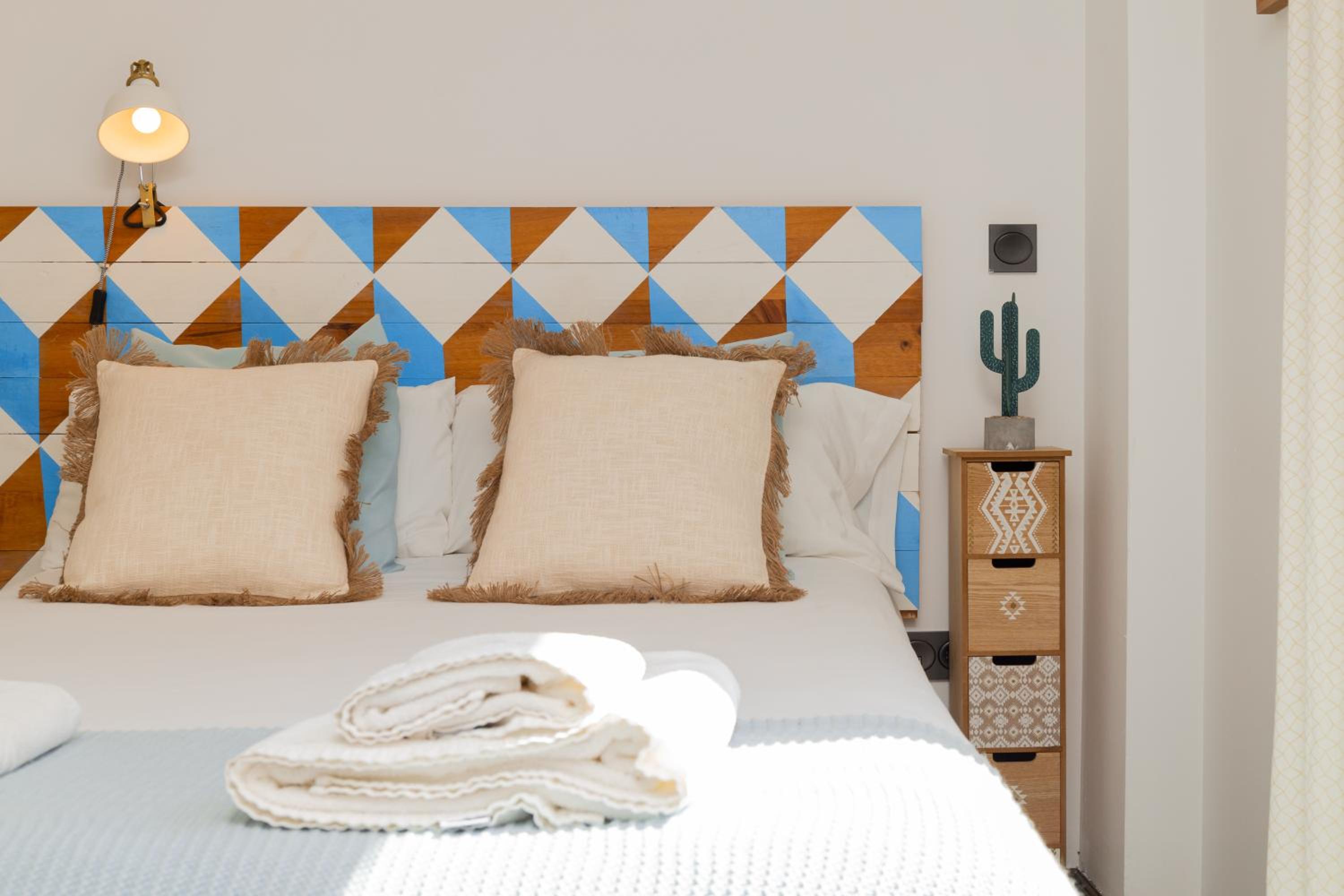 C80 - Rustic Chic Studio Downtown