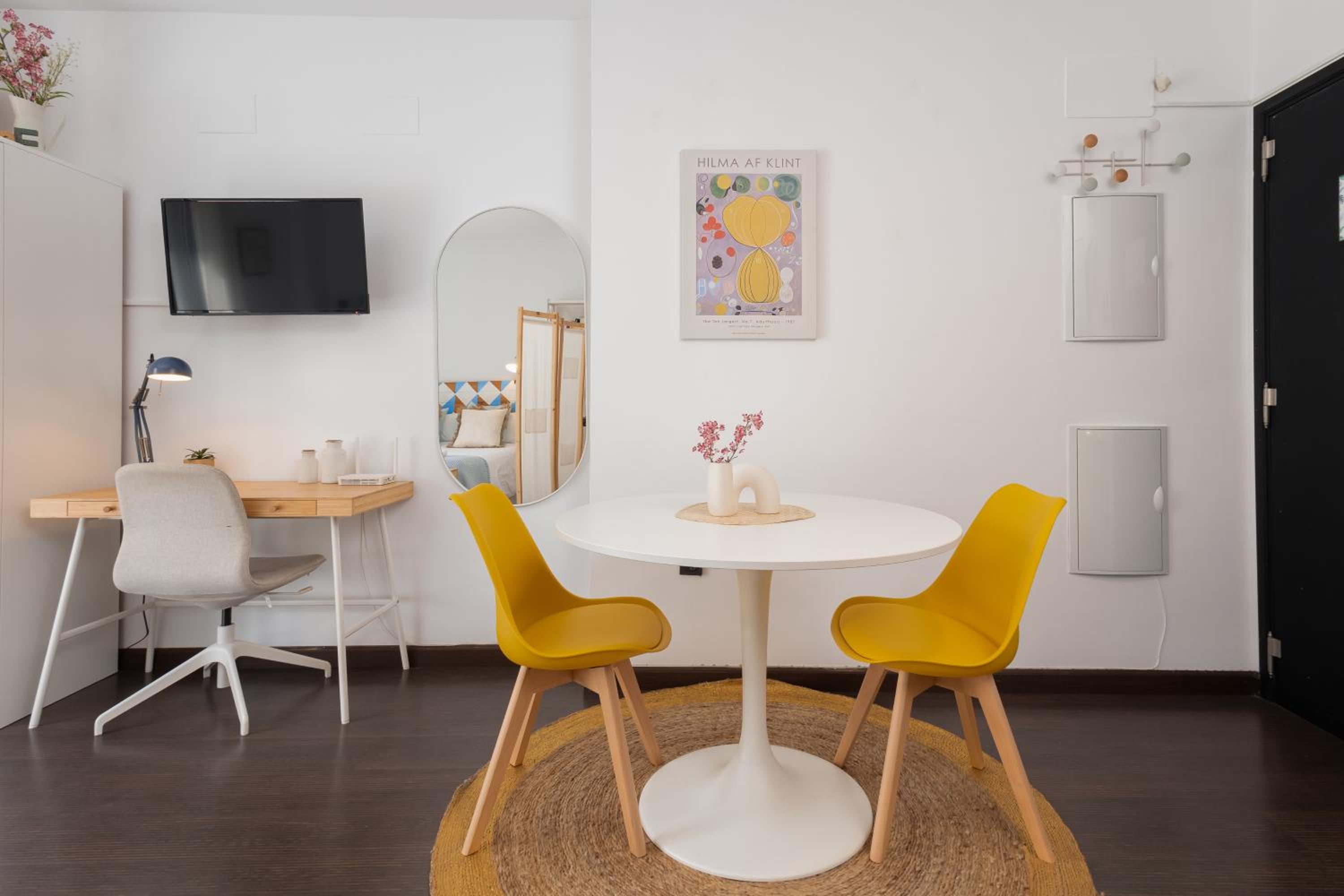 C80 - Rustic Chic Studio Downtown