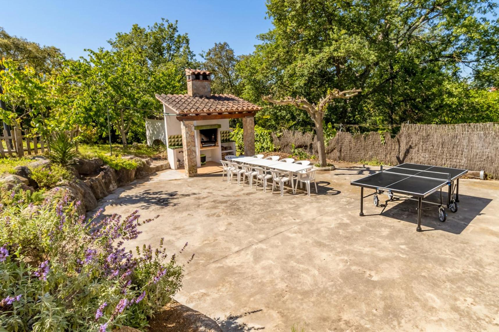 Casa Carbonell Casa bonita con piscina y jardín