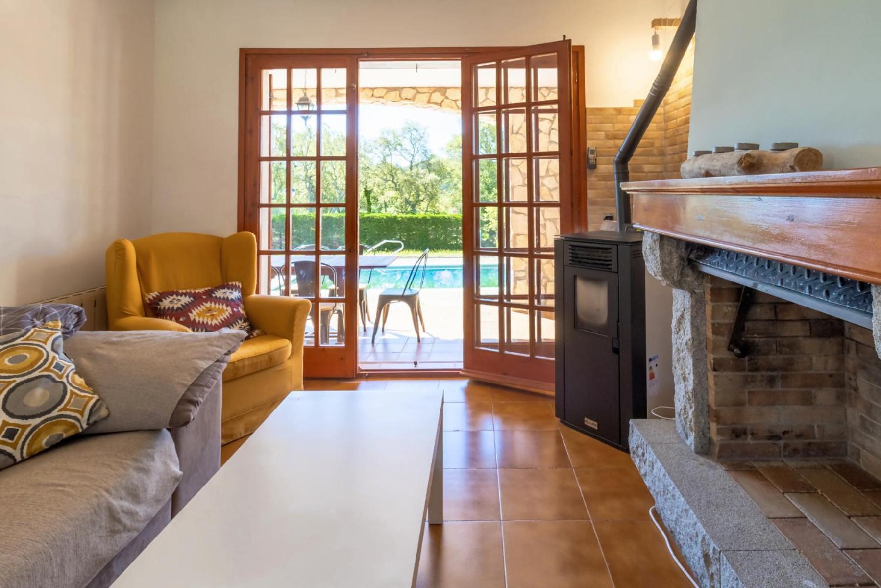Casa Carbonell Casa bonita con piscina y jardín