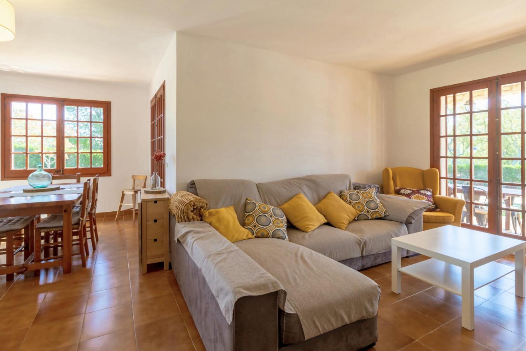 Casa Carbonell Casa bonita con piscina y jardín