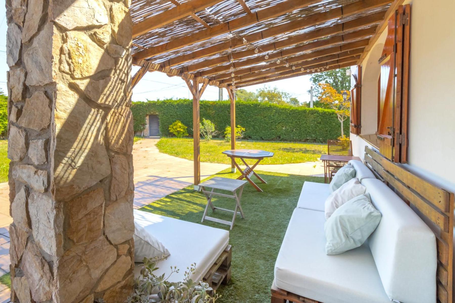 Casa Carbonell Casa bonita con piscina y jardín
