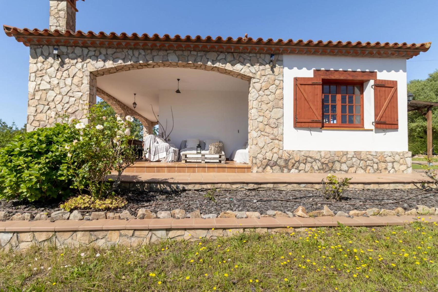 Casa Carbonell Casa bonita con piscina y jardín