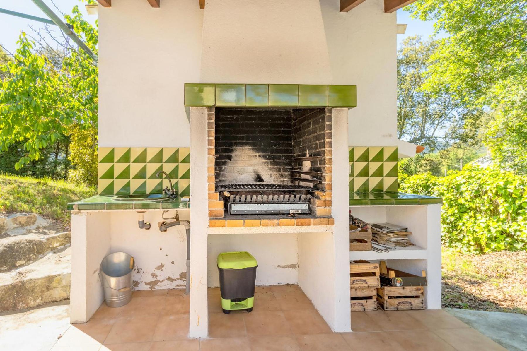 Casa Carbonell Casa bonita con piscina y jardín