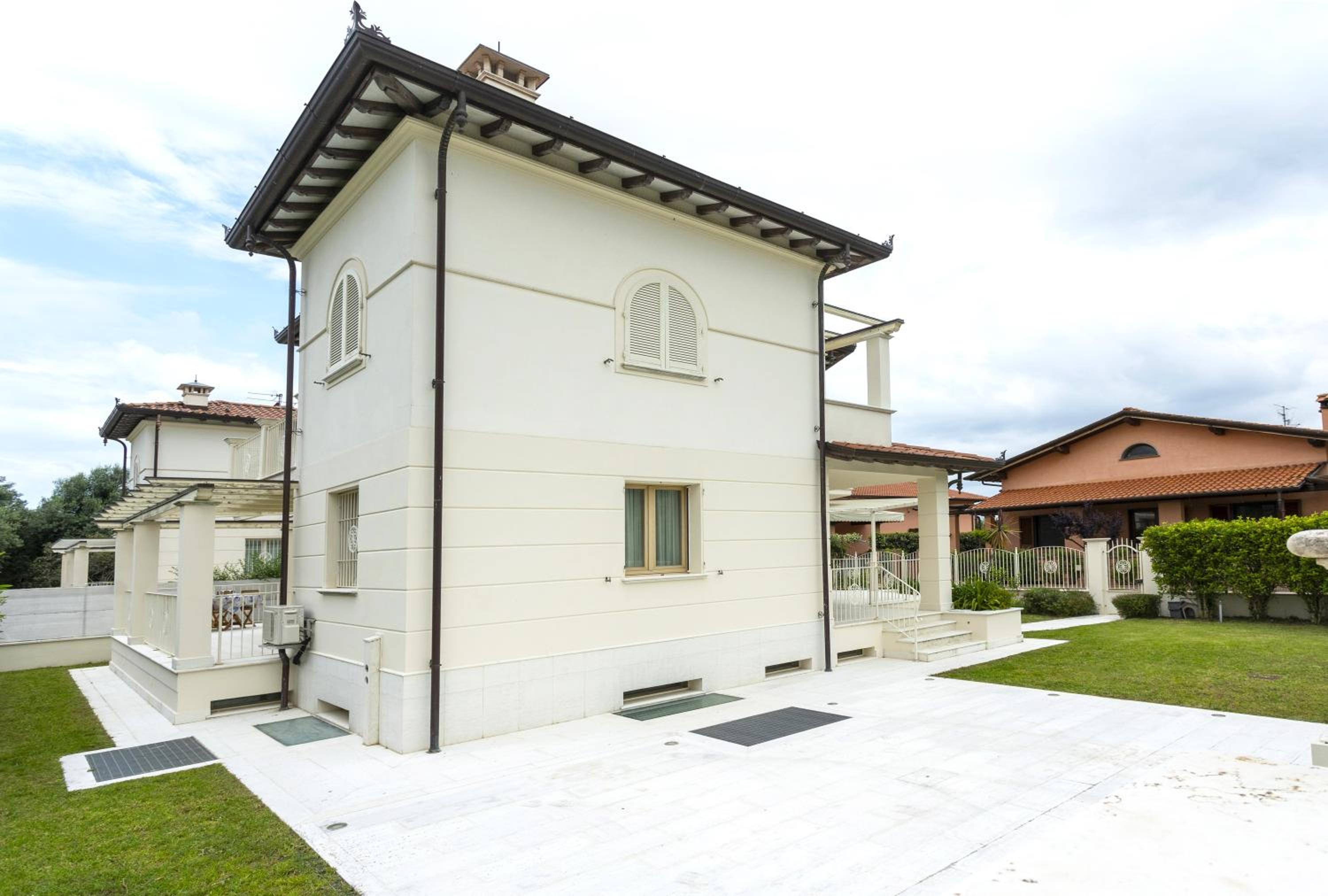 Villa Amanda by Mmega view 3