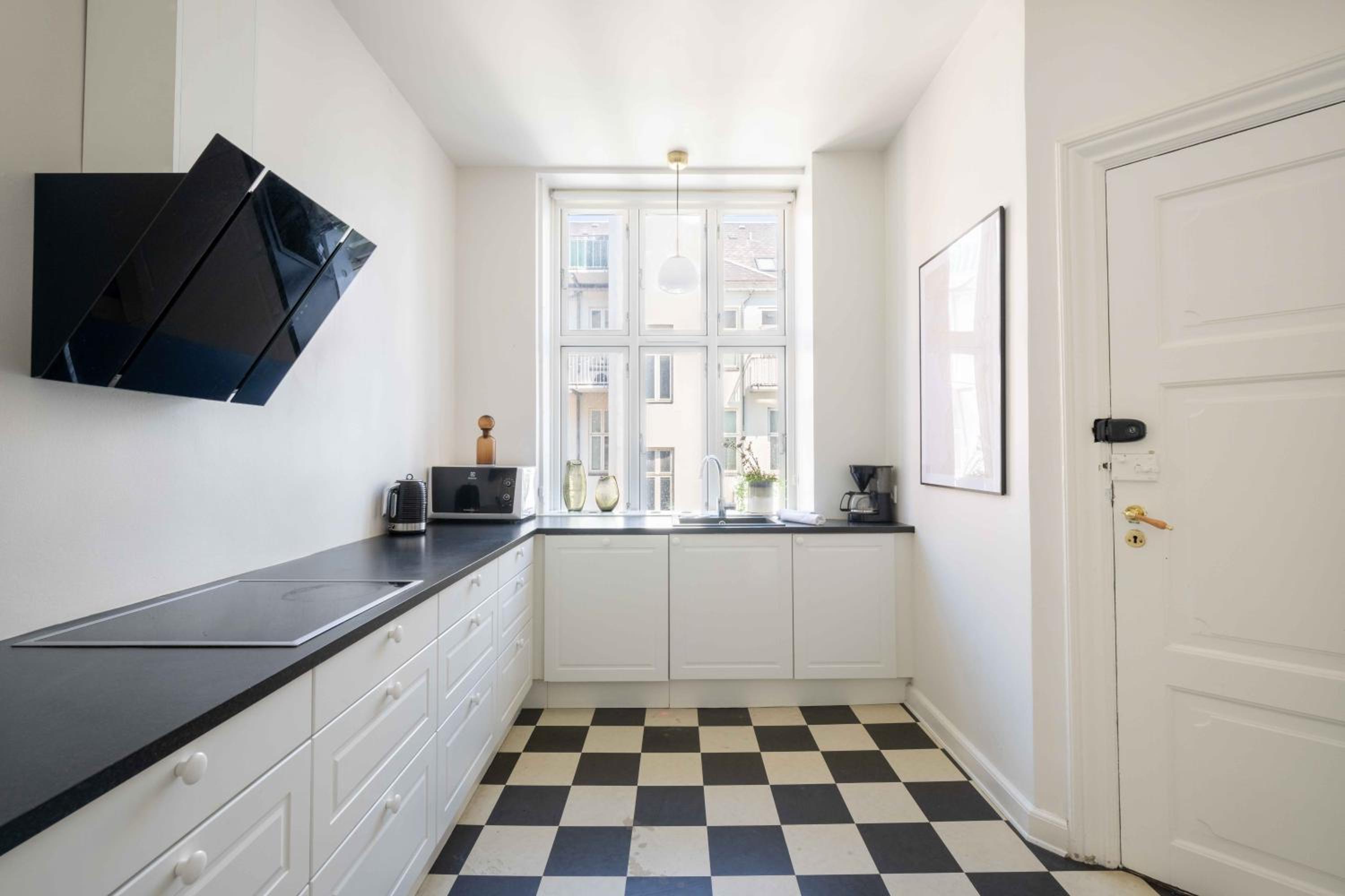 Lovely 3BR Manor Flat 5 min from Tivoli Gardens view 3
