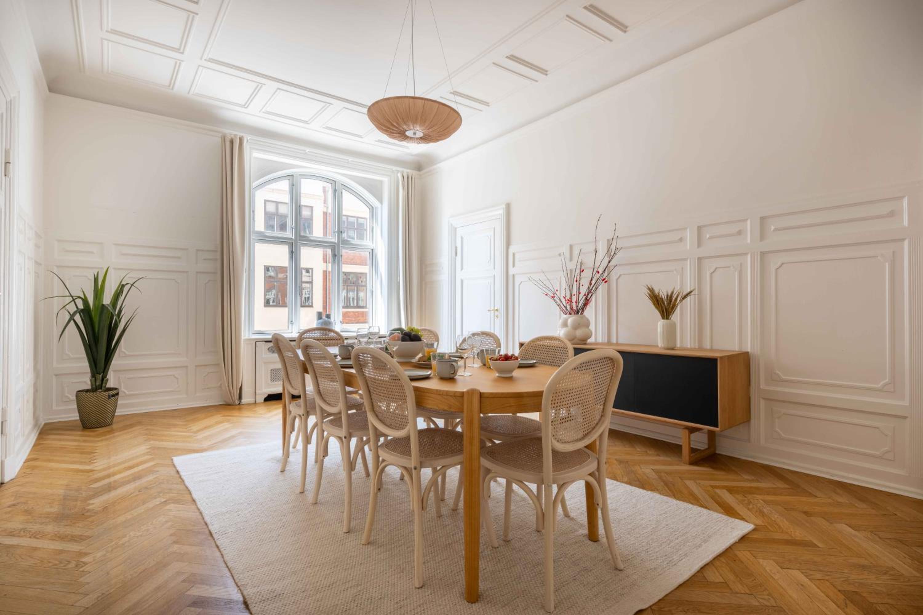 Lovely 3BR Manor Flat 5 min from Tivoli Gardens view 4