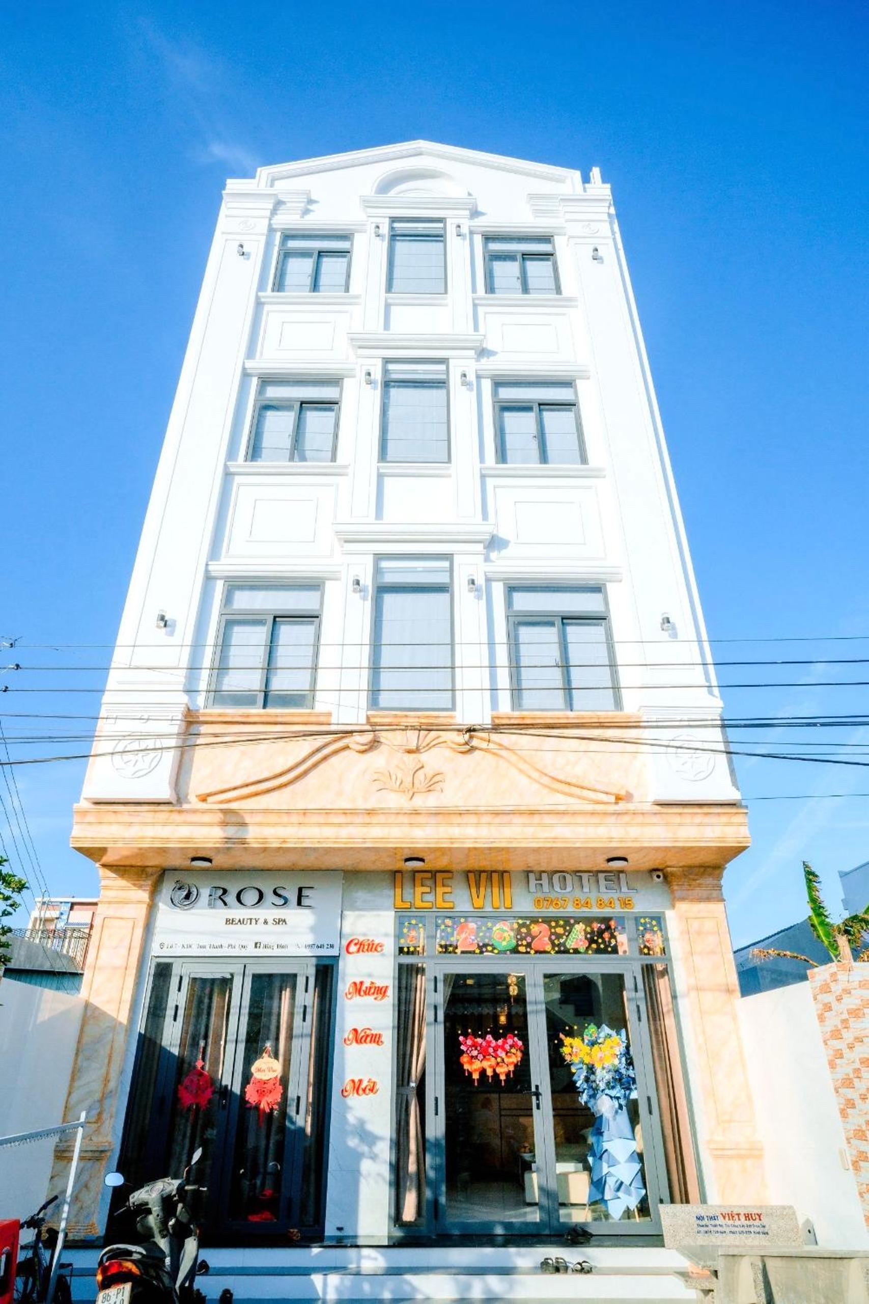 LEE VII Hotel