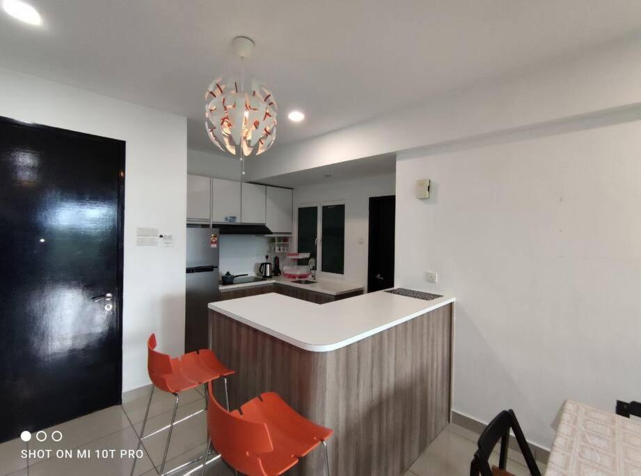 Majestic Lovely 2 bedroom serviced condo with pool photo 2