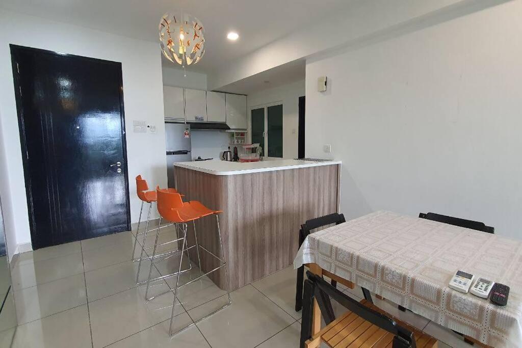 Majestic Lovely 2 bedroom serviced condo with pool photo 8