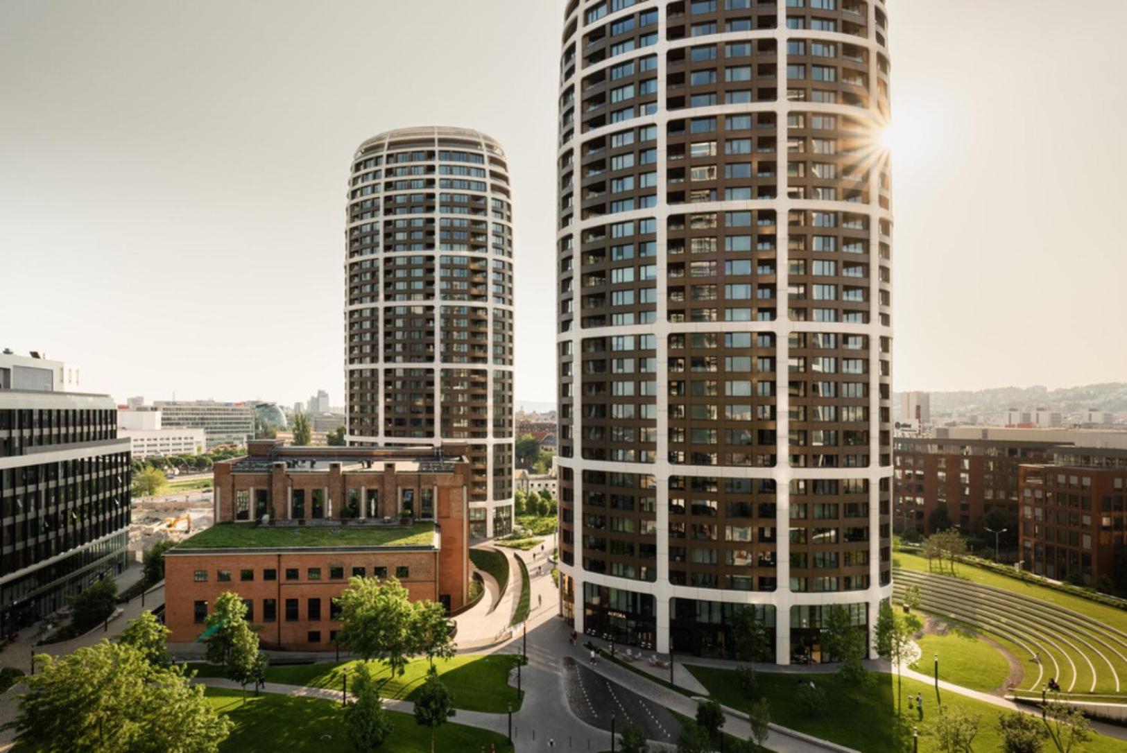 Luxury Apartment in SkyPark Residence, 26th floor - Castle view, Parking free view 2