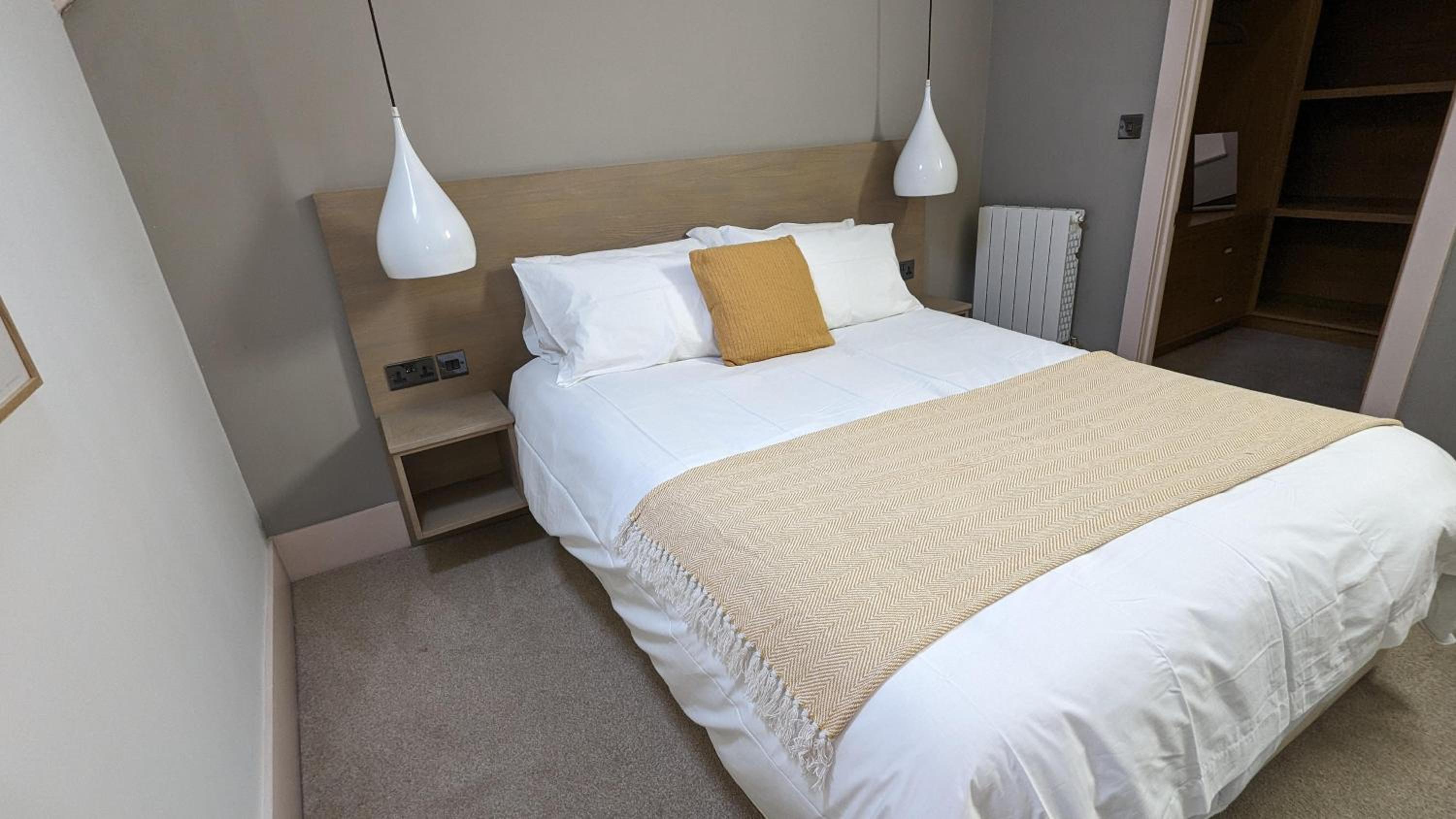 Spacious 1 Bed Penthouse view 4