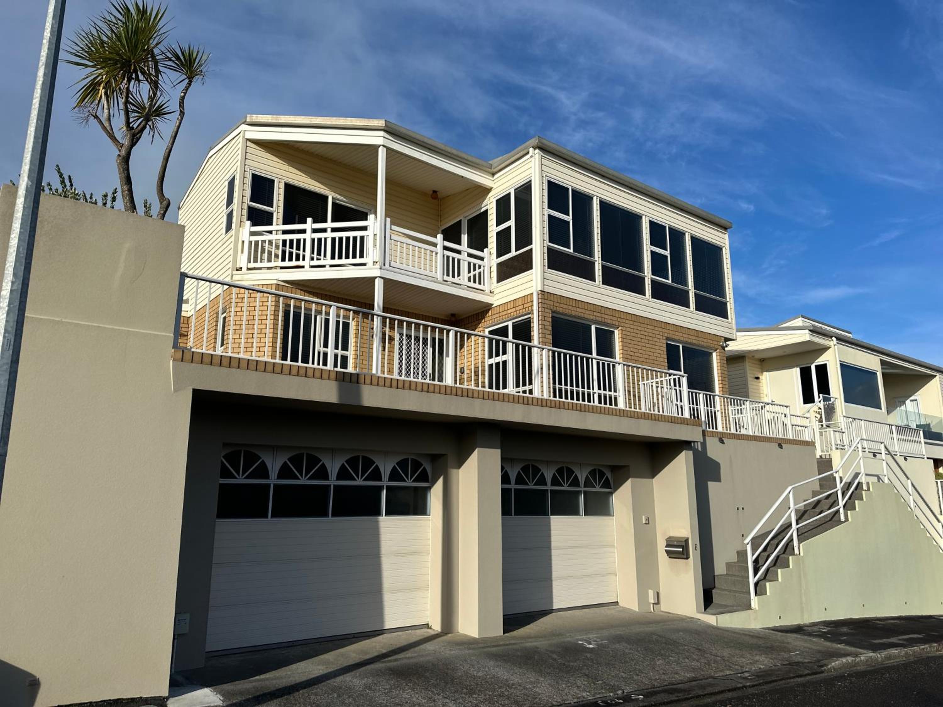 Hamblyn Heights Stunning Seaviews in New Plymouth
