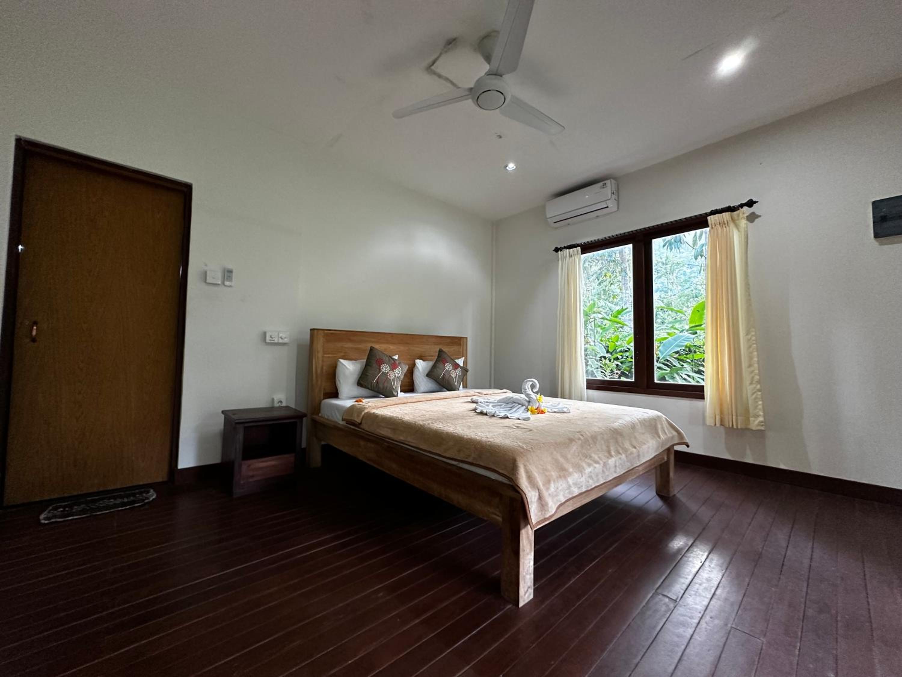 Villa Joglo tepi sungai