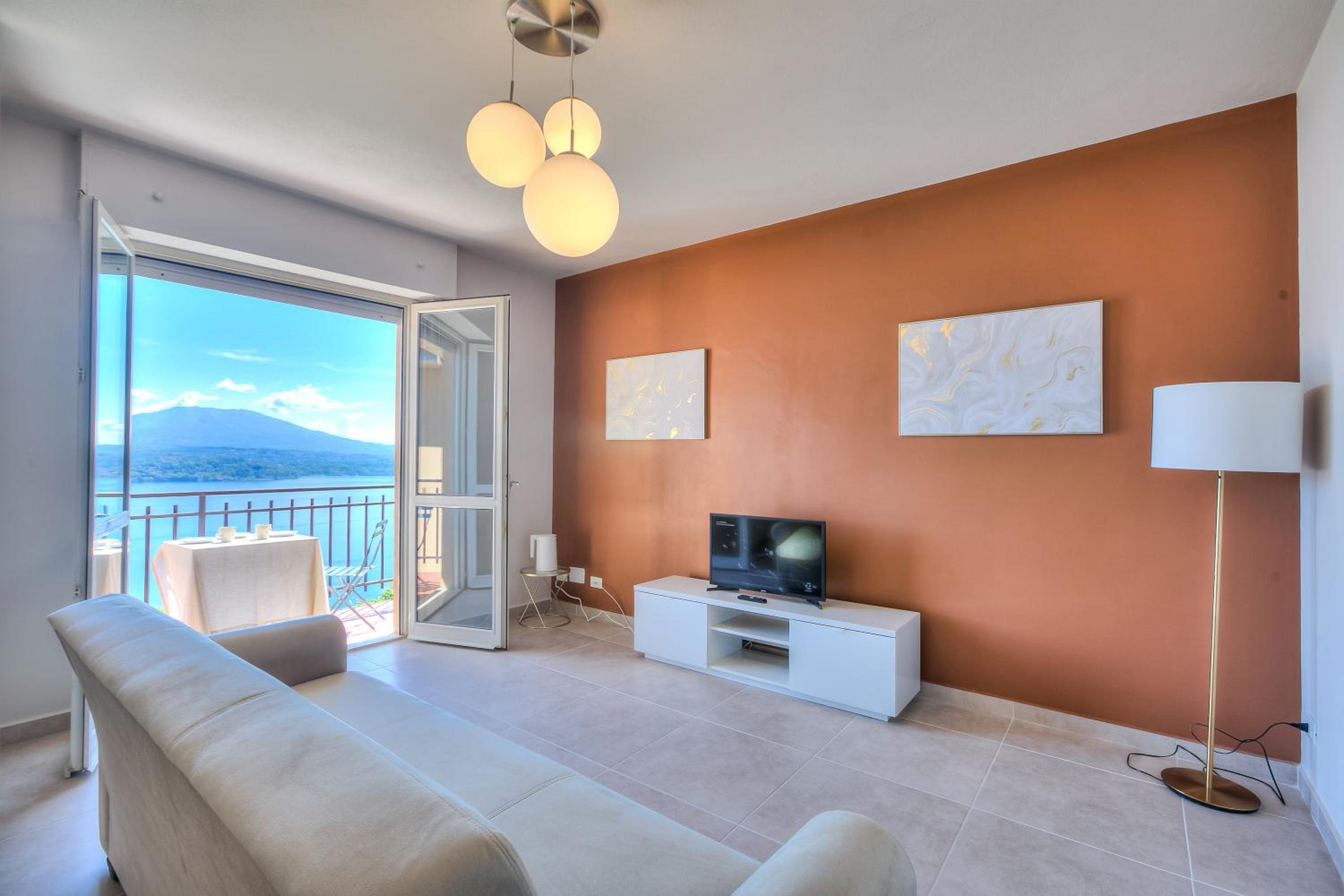 The Golden View - Happy Rentals view 3