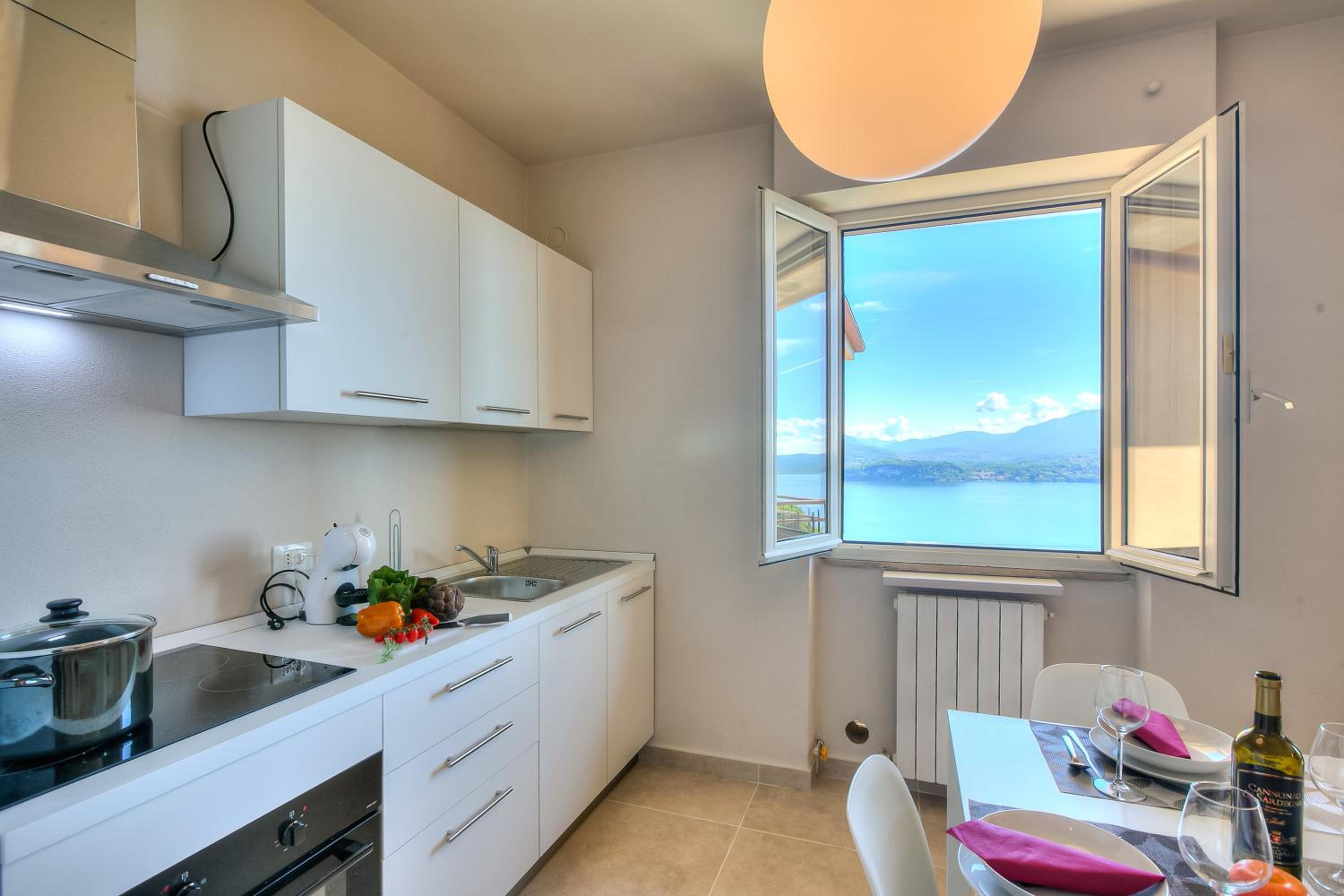 The Golden View - Happy Rentals view 5
