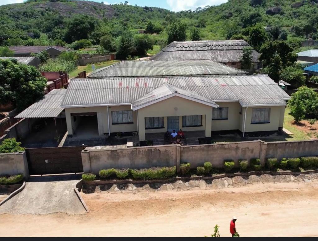 Mabwe Guest House '5km from Great Zim Ruins' view 3