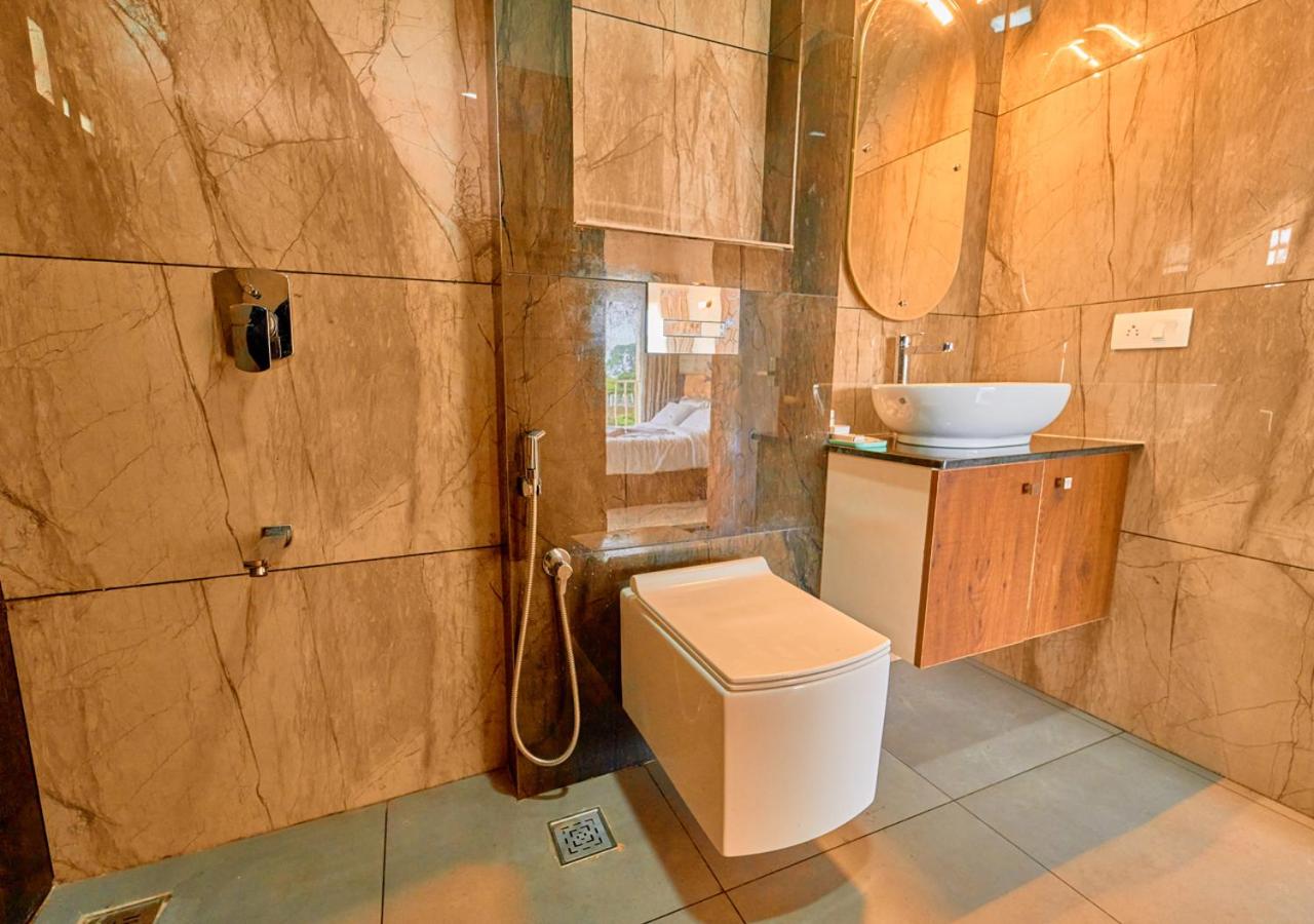 Glen Castle Vagamon Pool Resort by VOYE HOMES