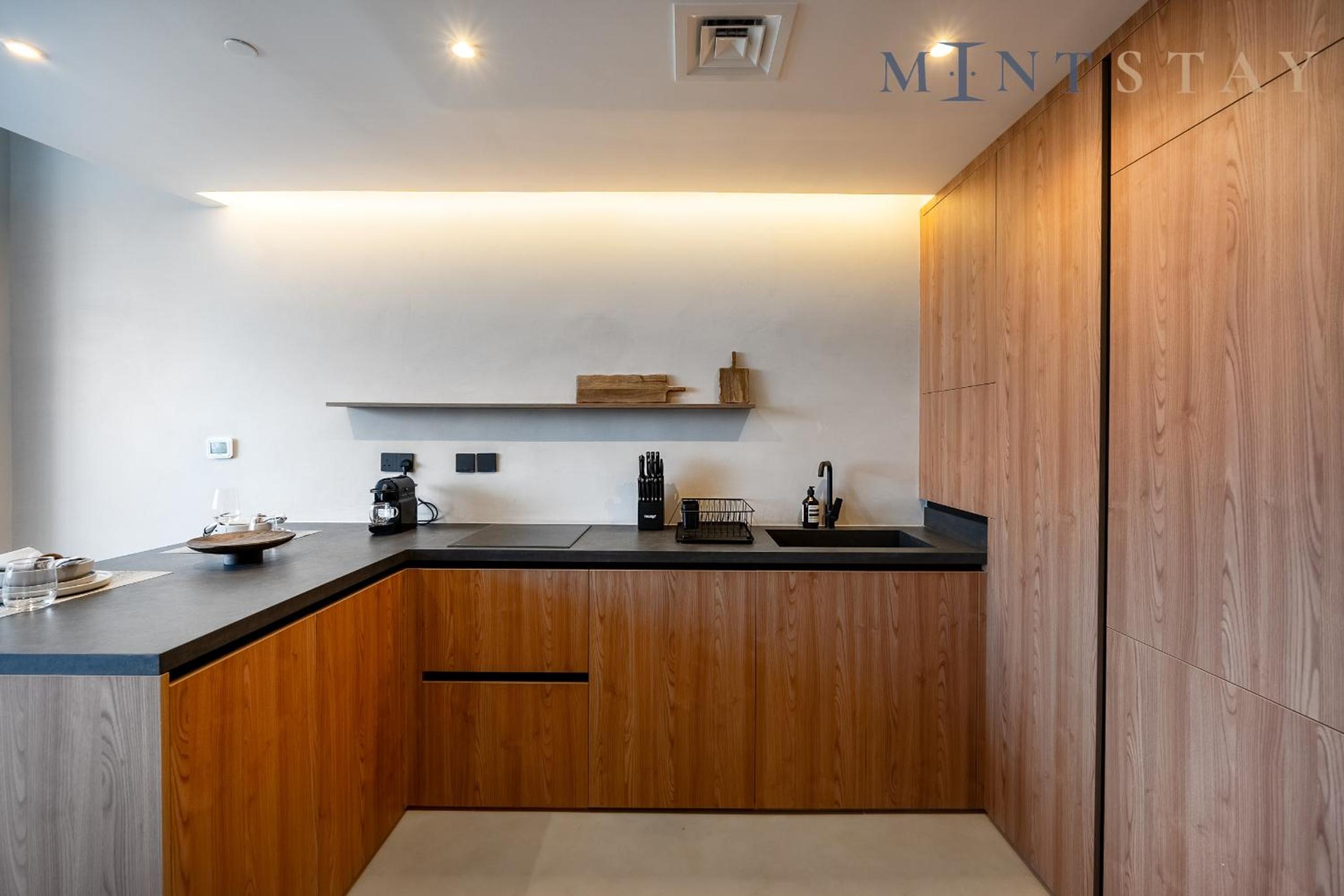Sky Gardens, Park Avenue, DIFC - Mint Stay