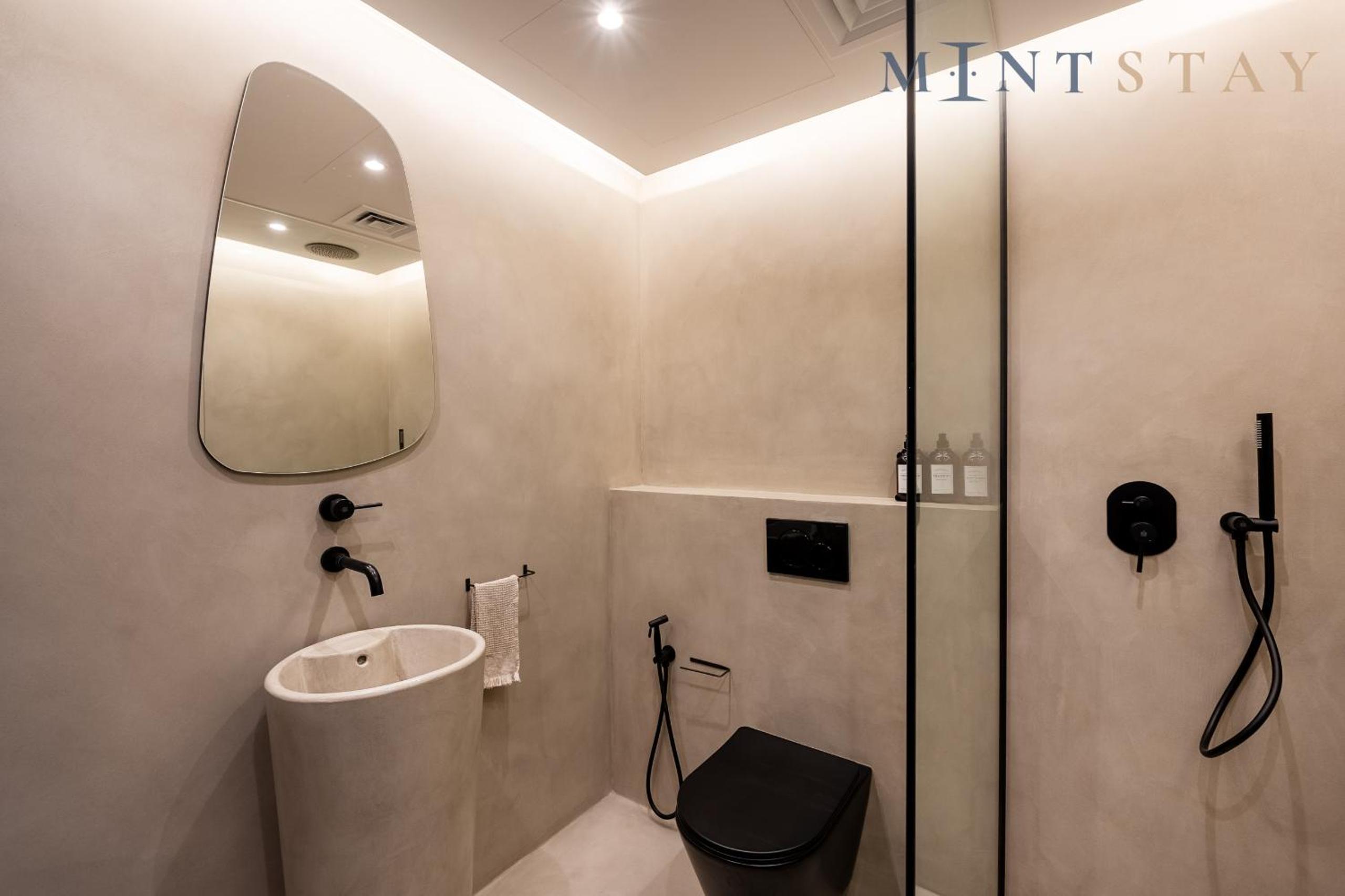 Sky Gardens, Park Avenue, DIFC - Mint Stay