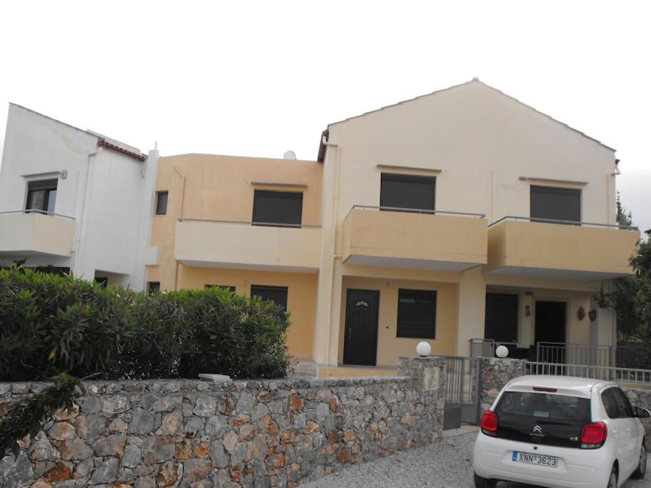 Christinas summer house with pool in Kefalas view 5