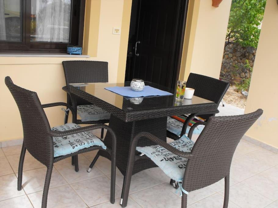Christinas summer house with pool in Kefalas view 3