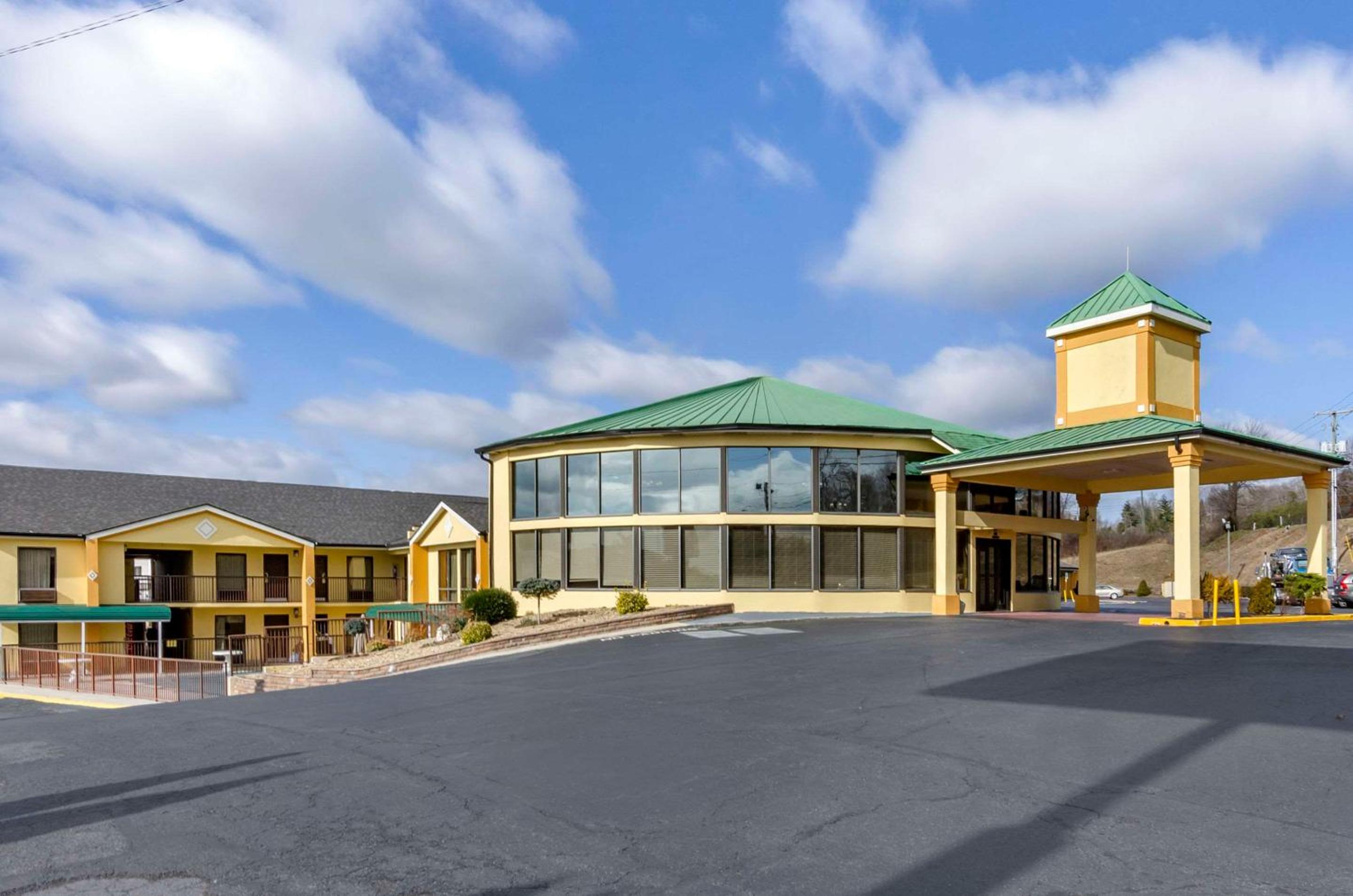 Quality Inn Hillsville view 3