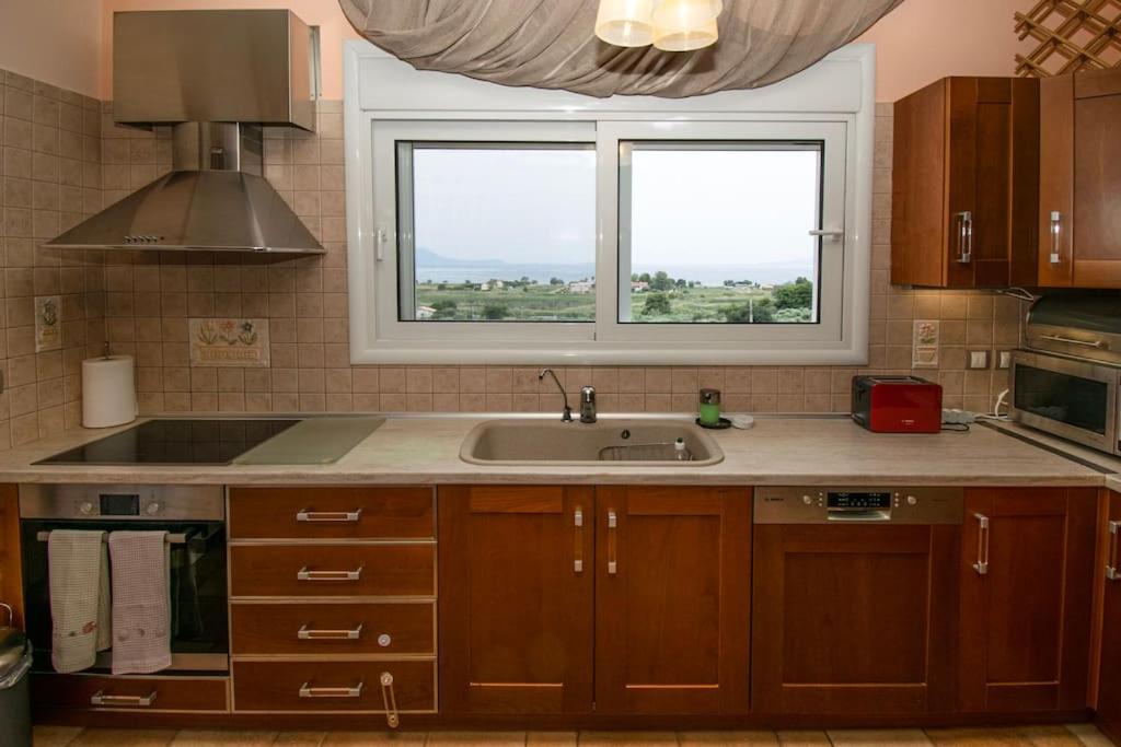 Family sea view apartment view 4