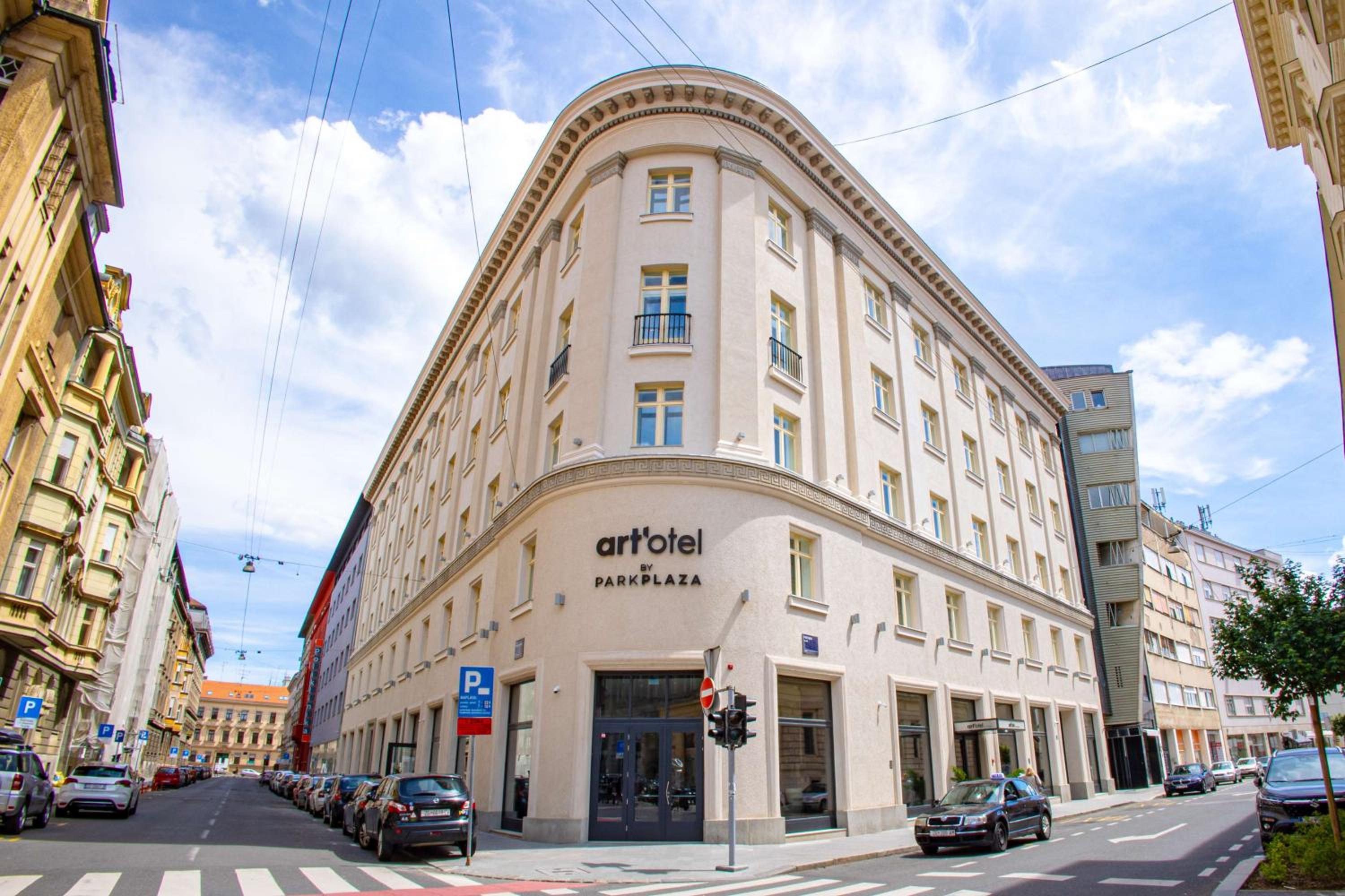 Hotel art'otel Zagreb, Powered by Radisson Hotels - Image 1