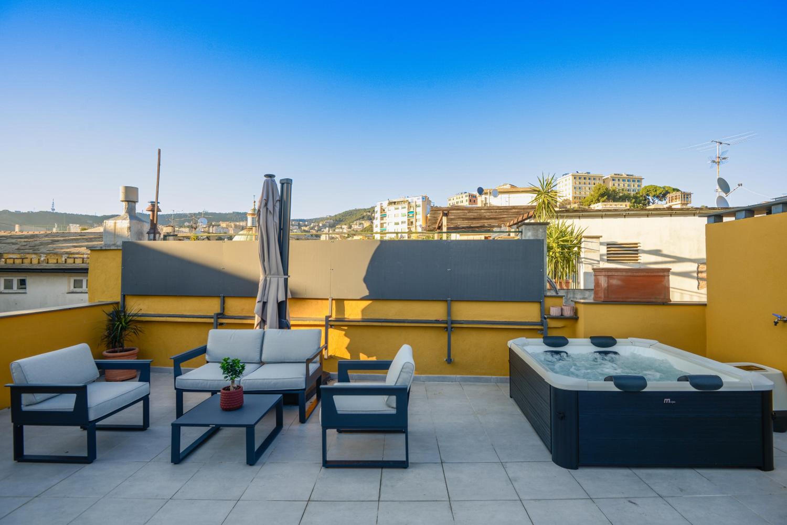 Attico Centro con terrazza e jacuzzi e parcheggio privati view 5