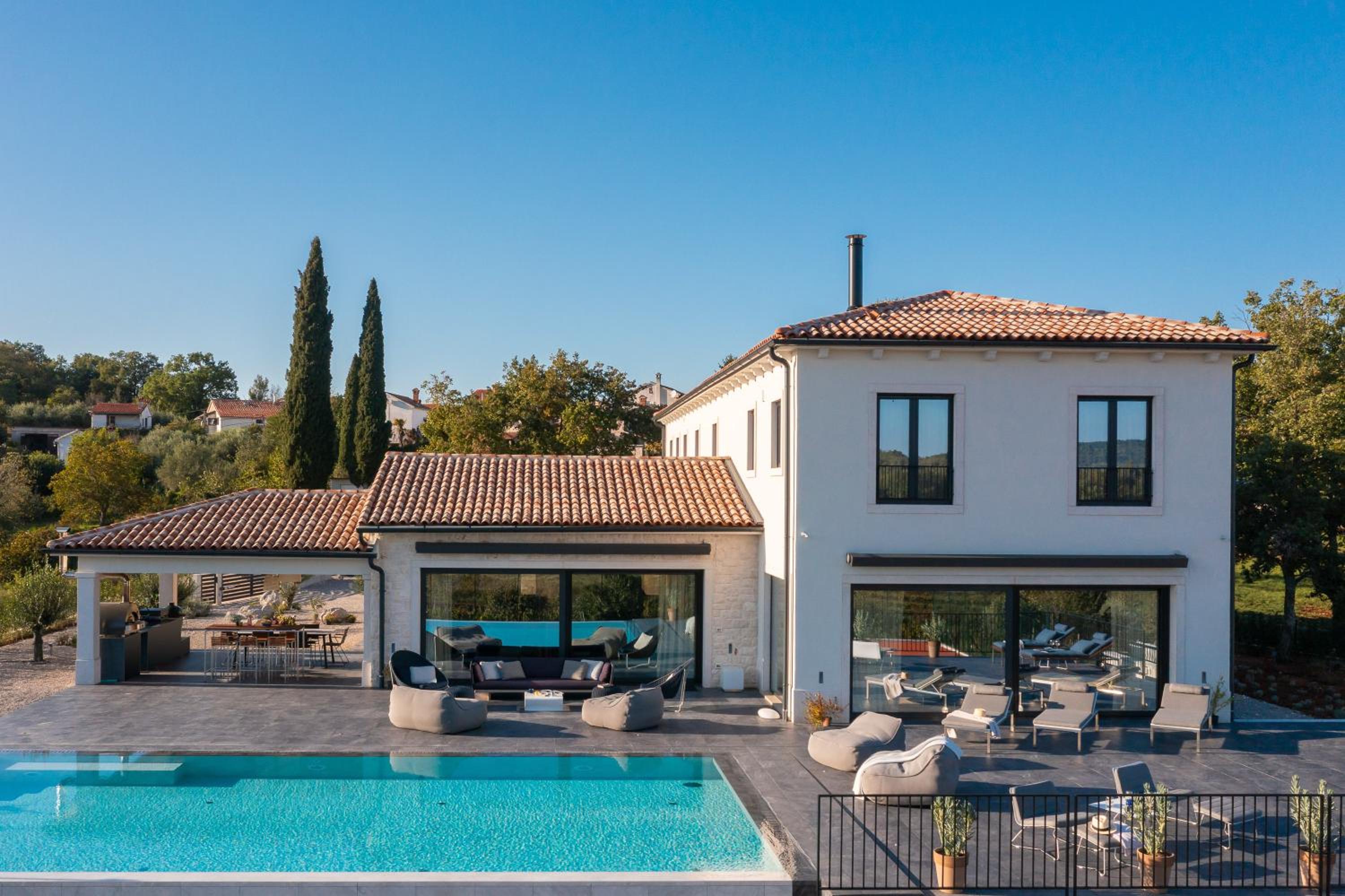 Villa Cypress Hill view 5