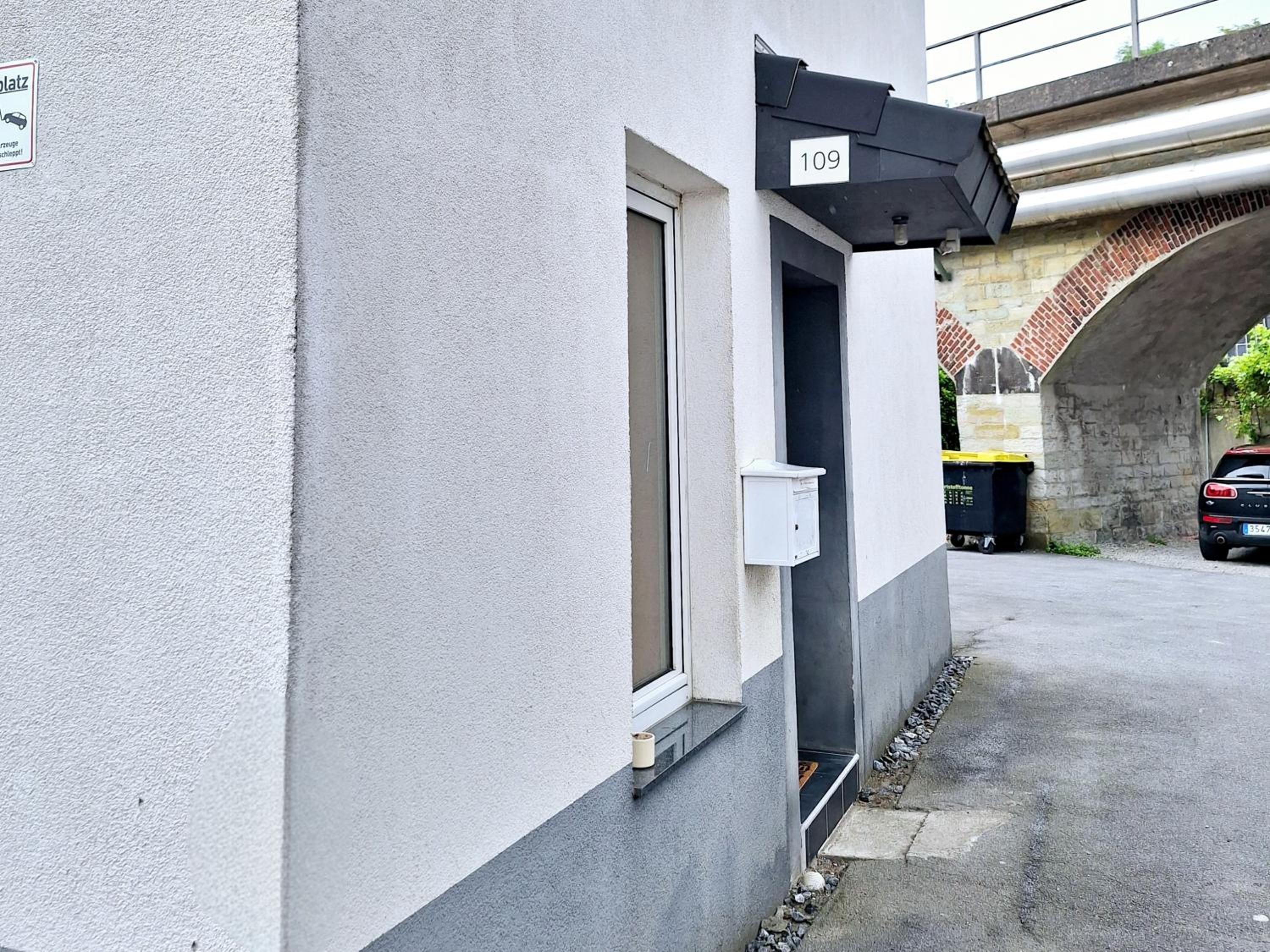 Gesamte stilvolle Unterkunft mit Terrasse