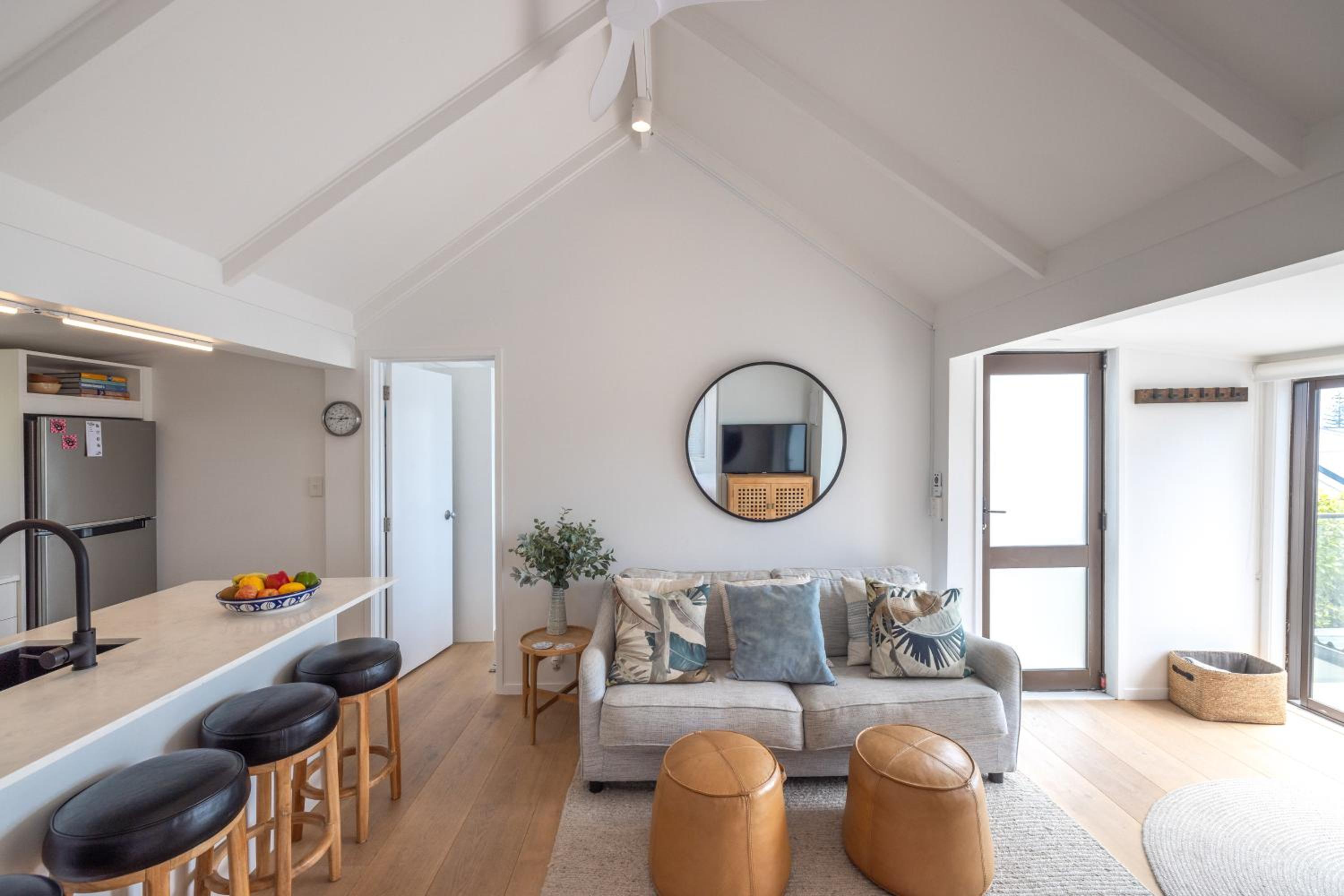 Palm Beach Seaviews With A Touch Of Luxury Awaits view 2