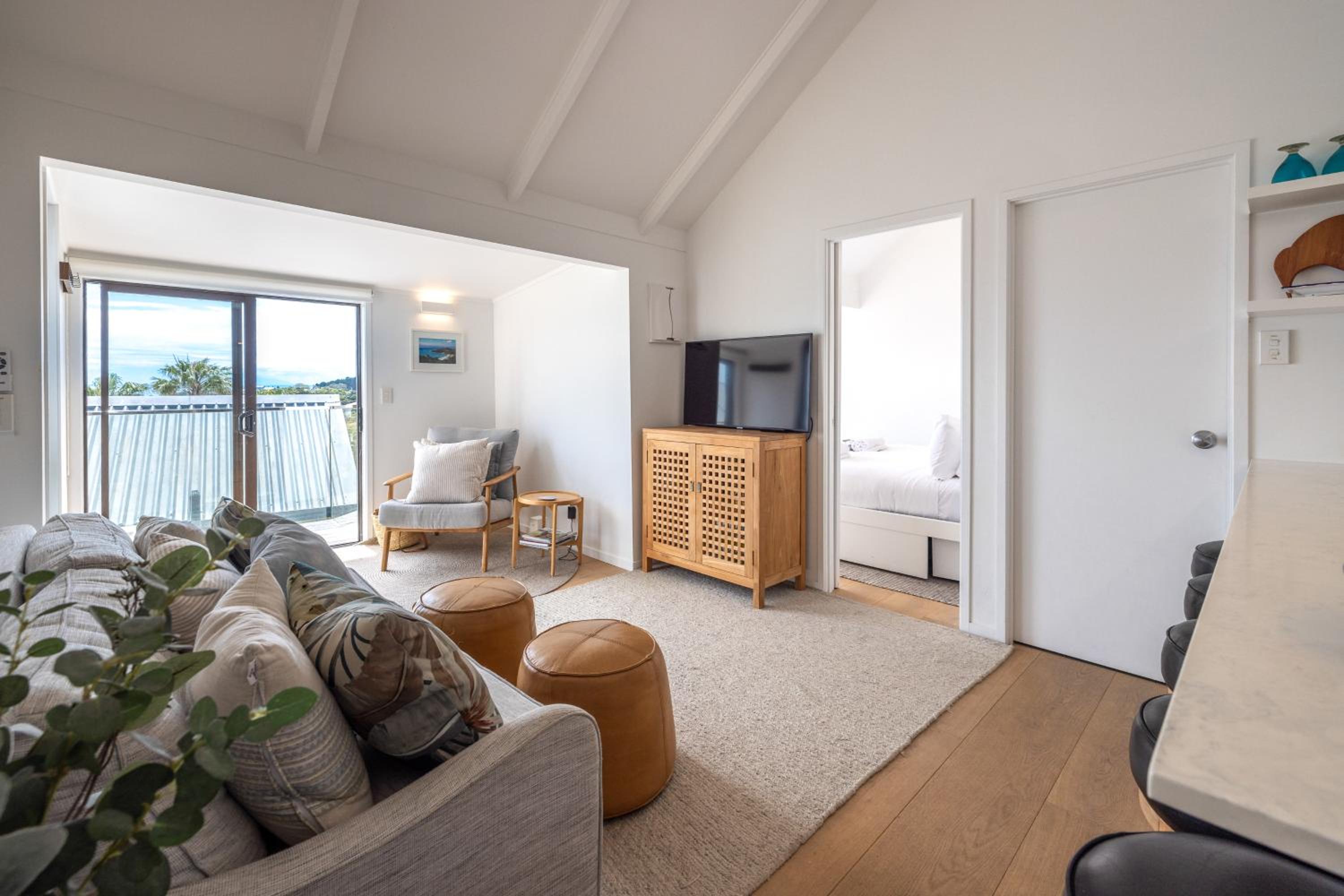 Palm Beach Seaviews With A Touch Of Luxury Awaits view 4