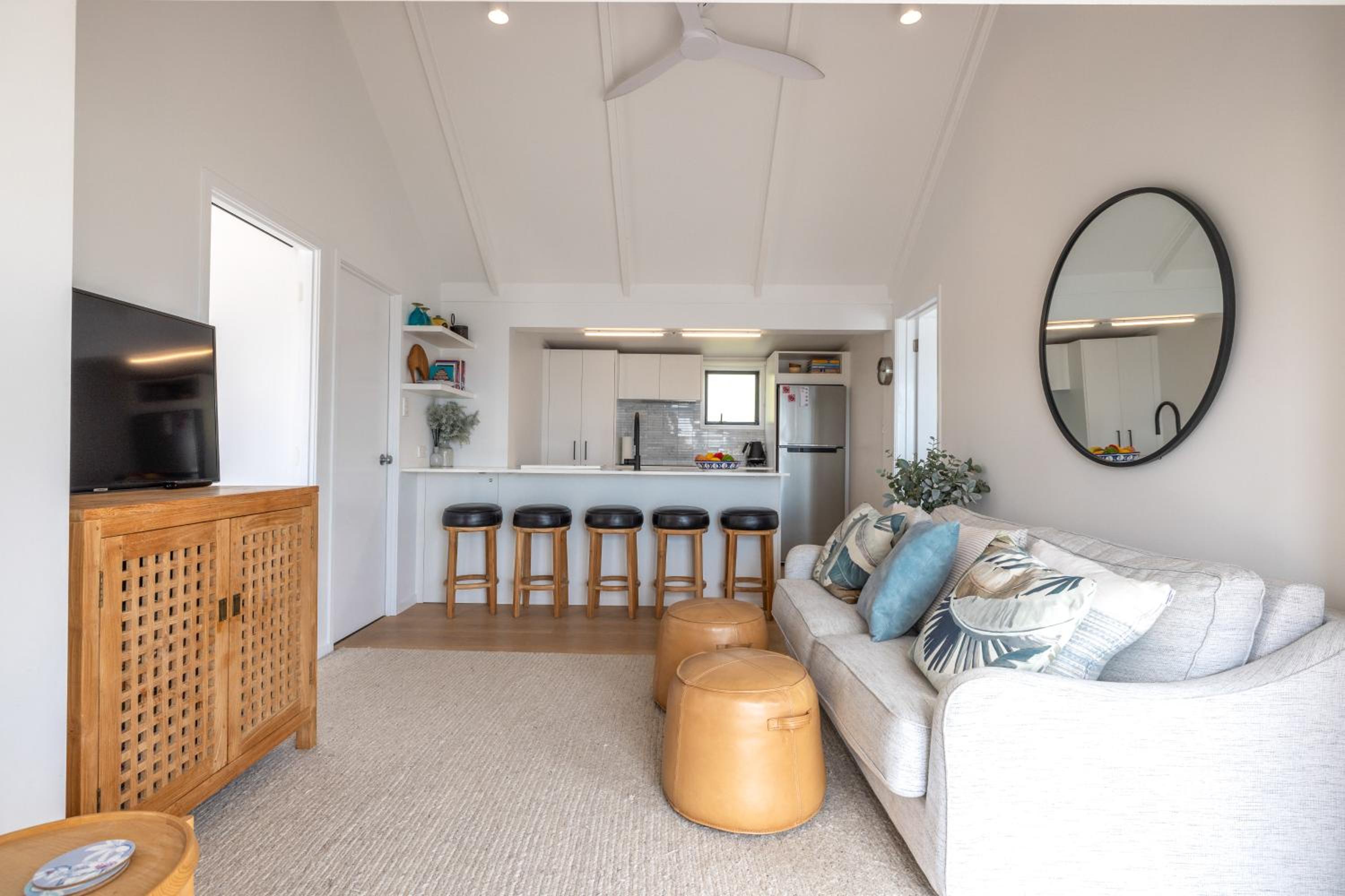 Palm Beach Seaviews With A Touch Of Luxury Awaits view 5