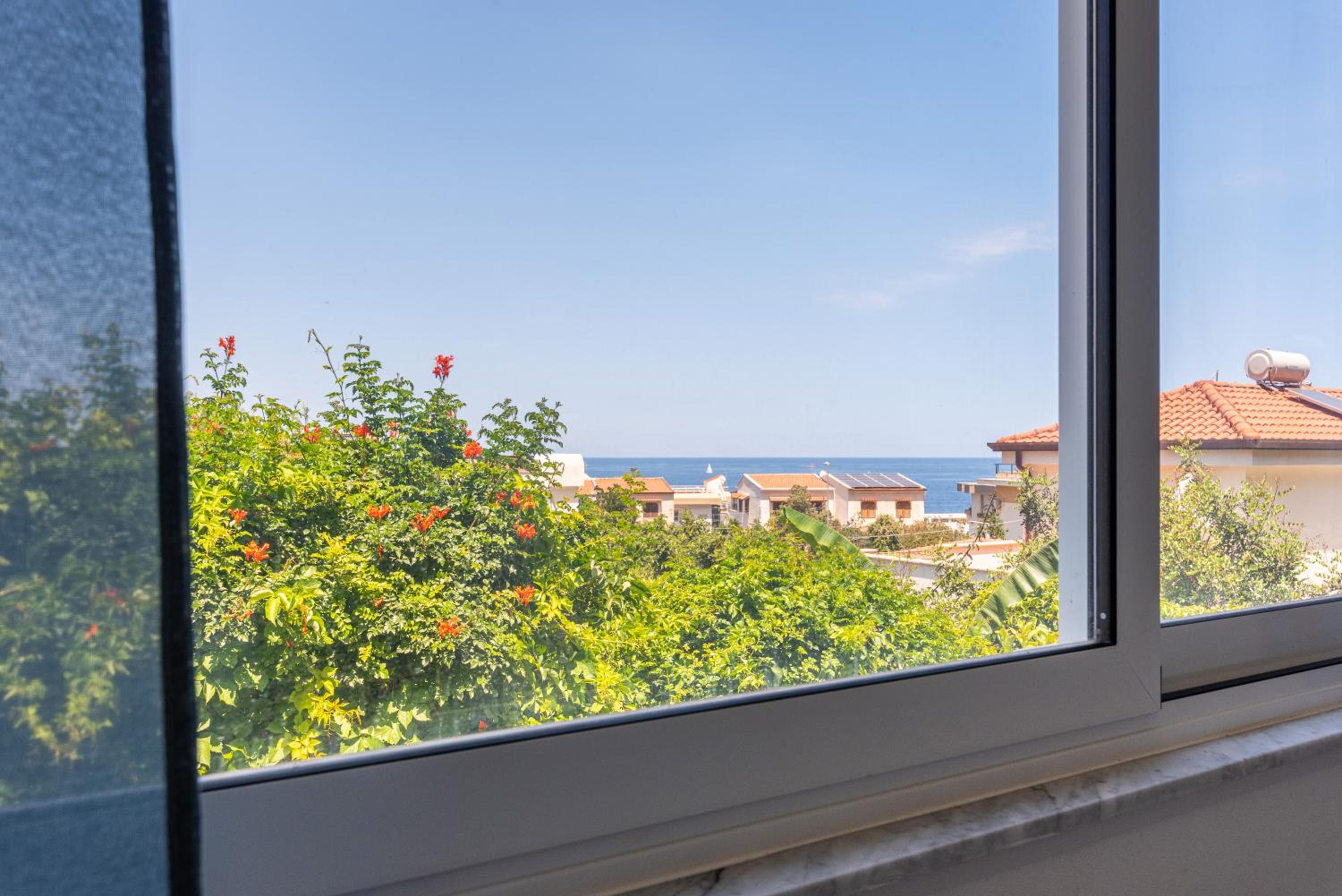 Addaura Seaview Apartment by Wonderful Italy view 3