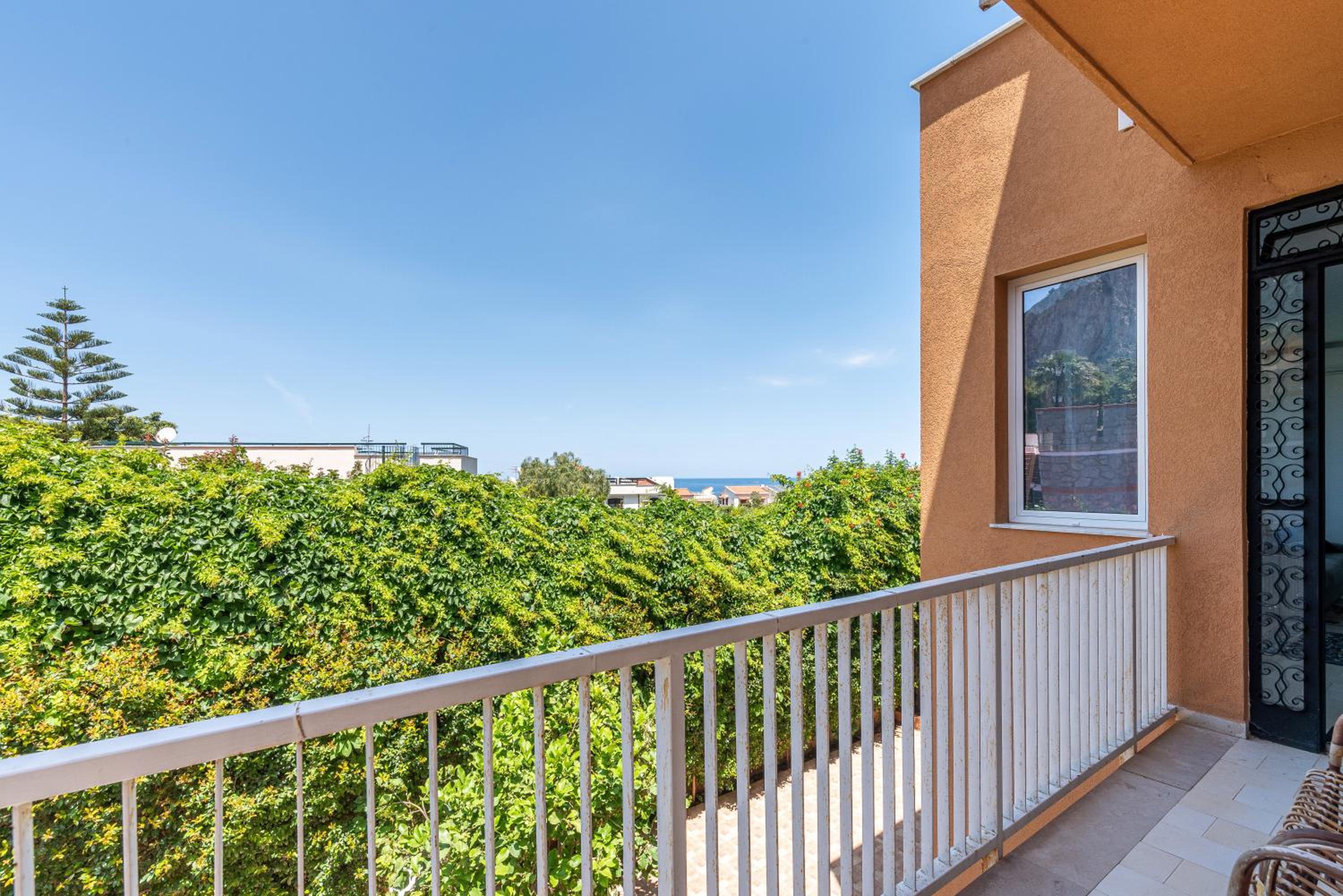 Addaura Seaview Apartment by Wonderful Italy view 5