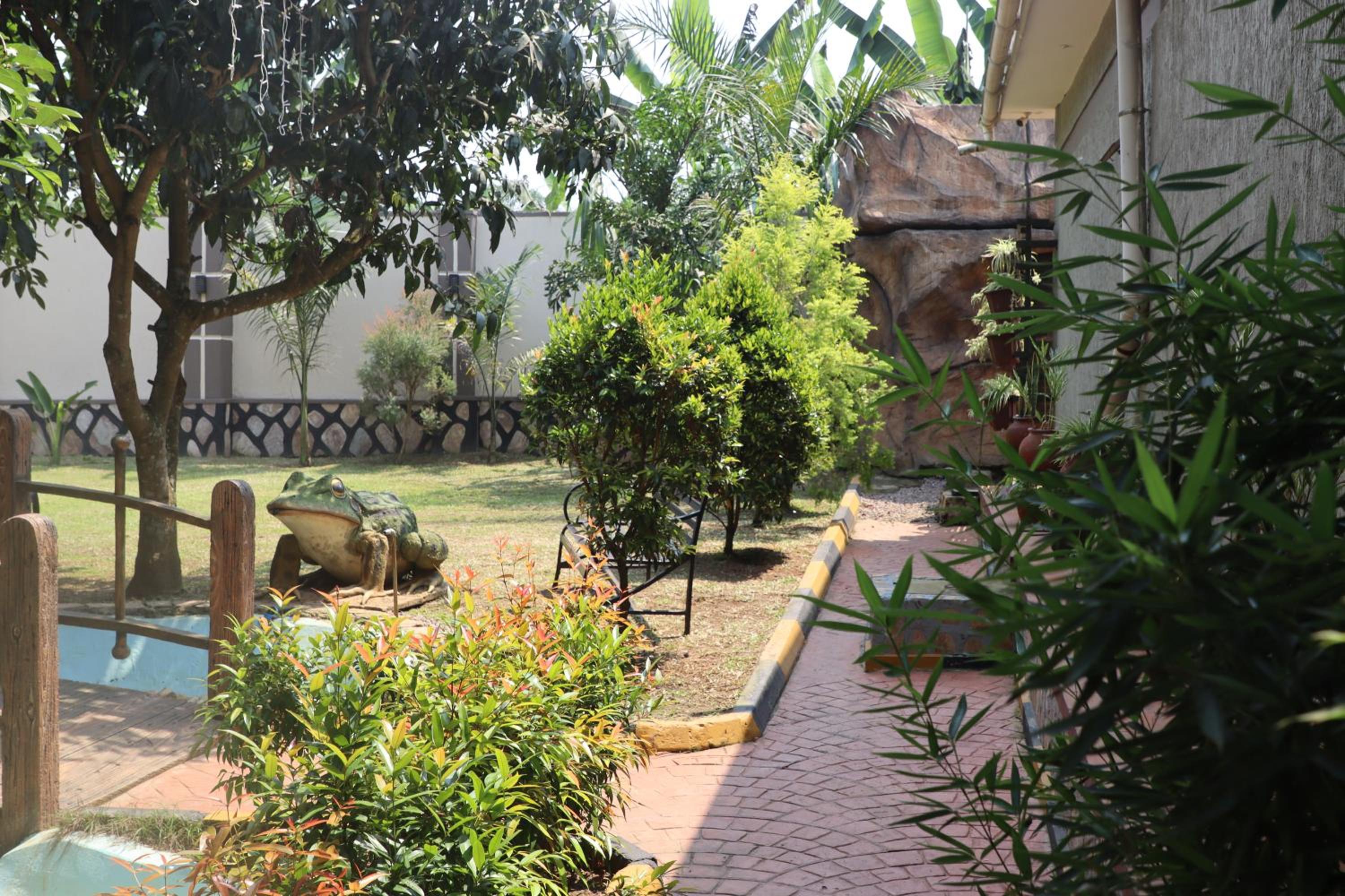 Bonjour Country Resort view 2