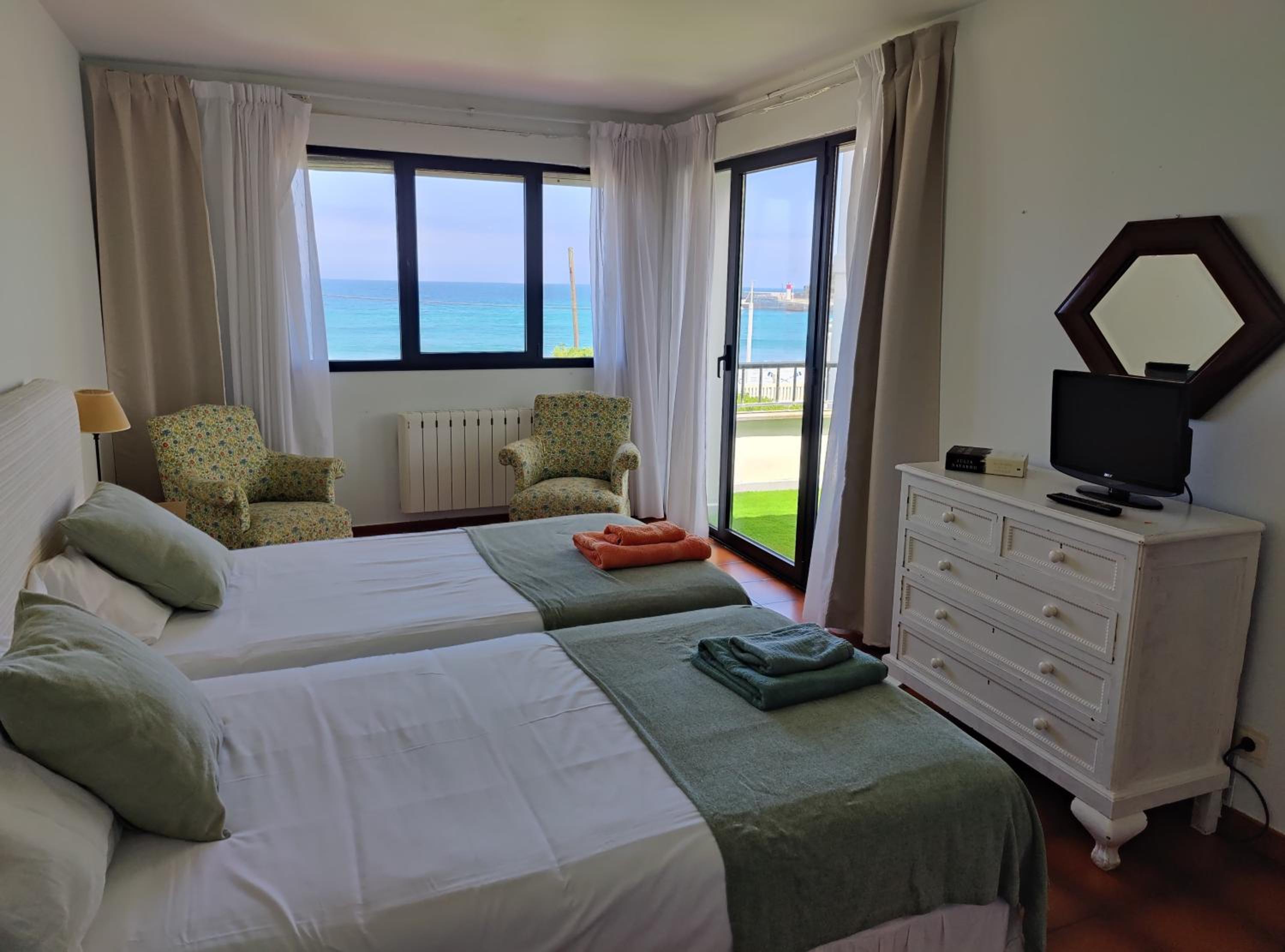 LA RAIGADA. Maravilloso chalet a pie de playa