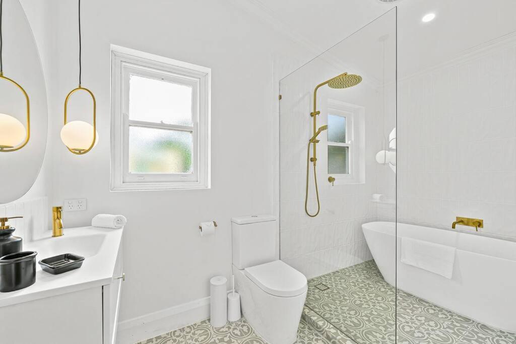 1930's Character Cottage - Beautifully Restored