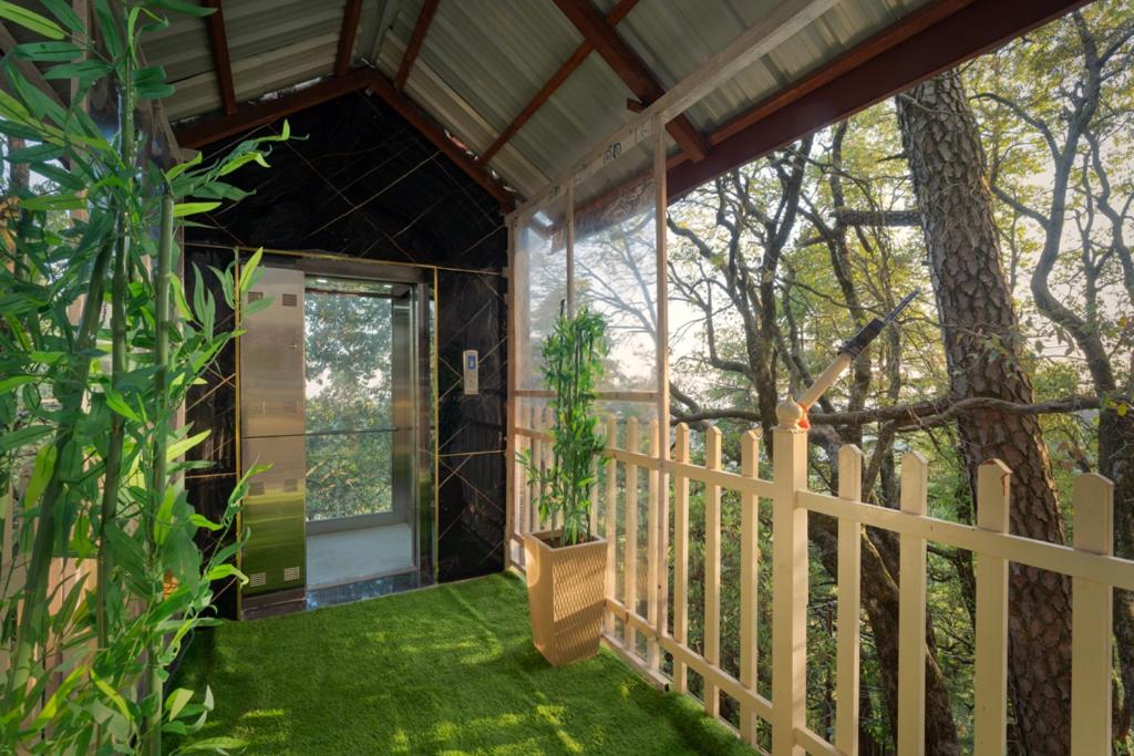 The Pine Retreat - Mall Road Dalhousie view 4