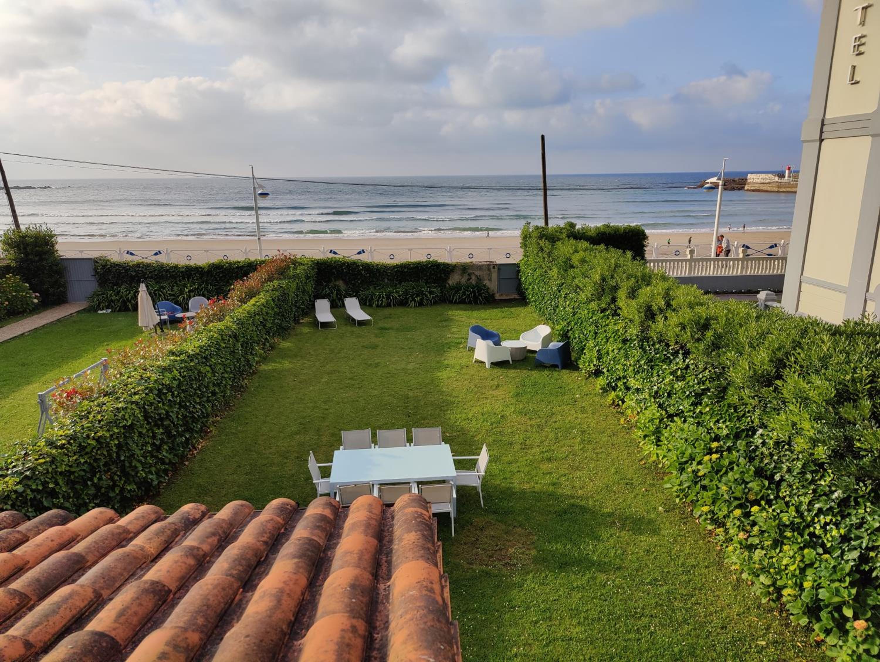 LA RAIGADA. Maravilloso chalet a pie de playa