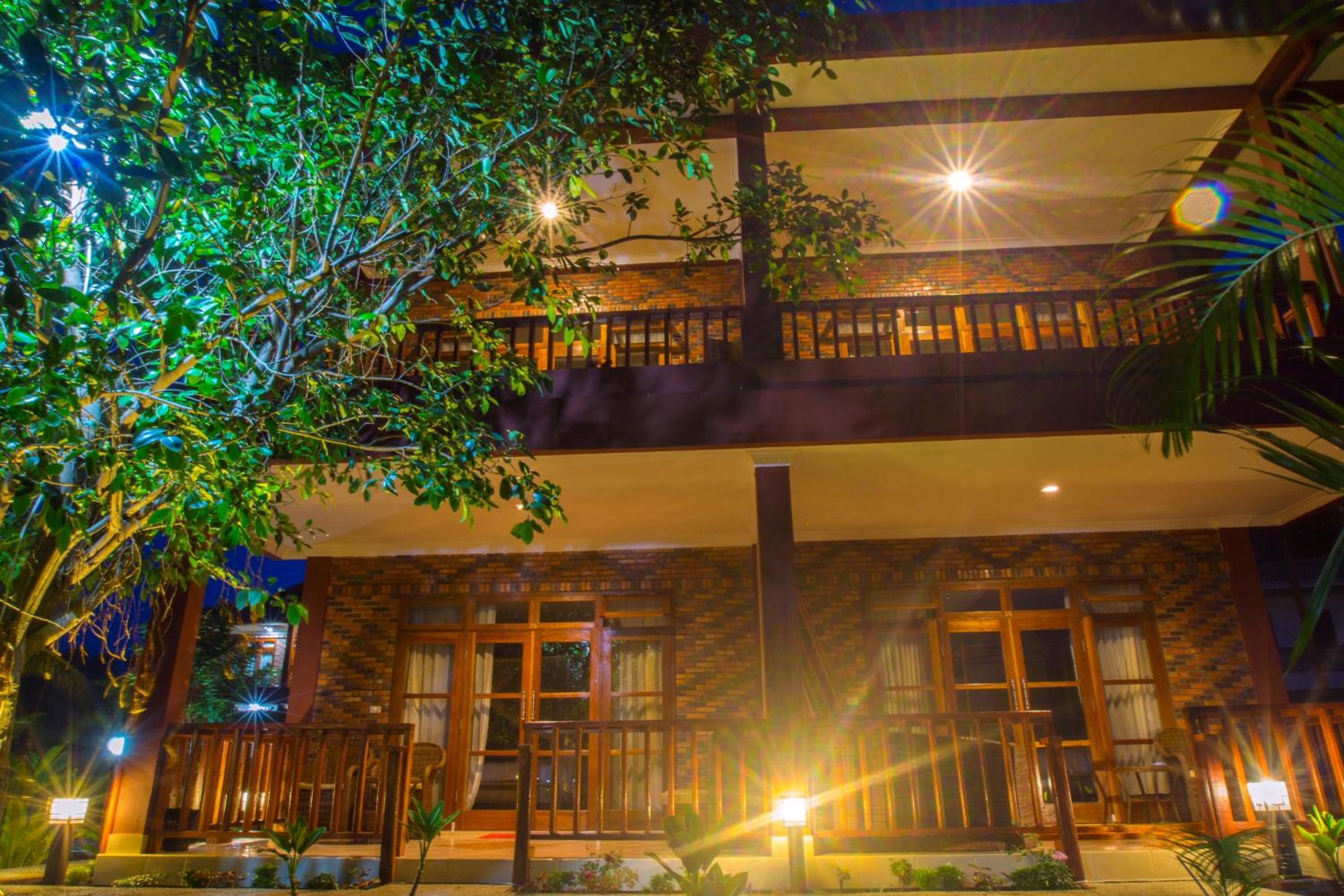 Hotel Toba Village Inn - Image 1