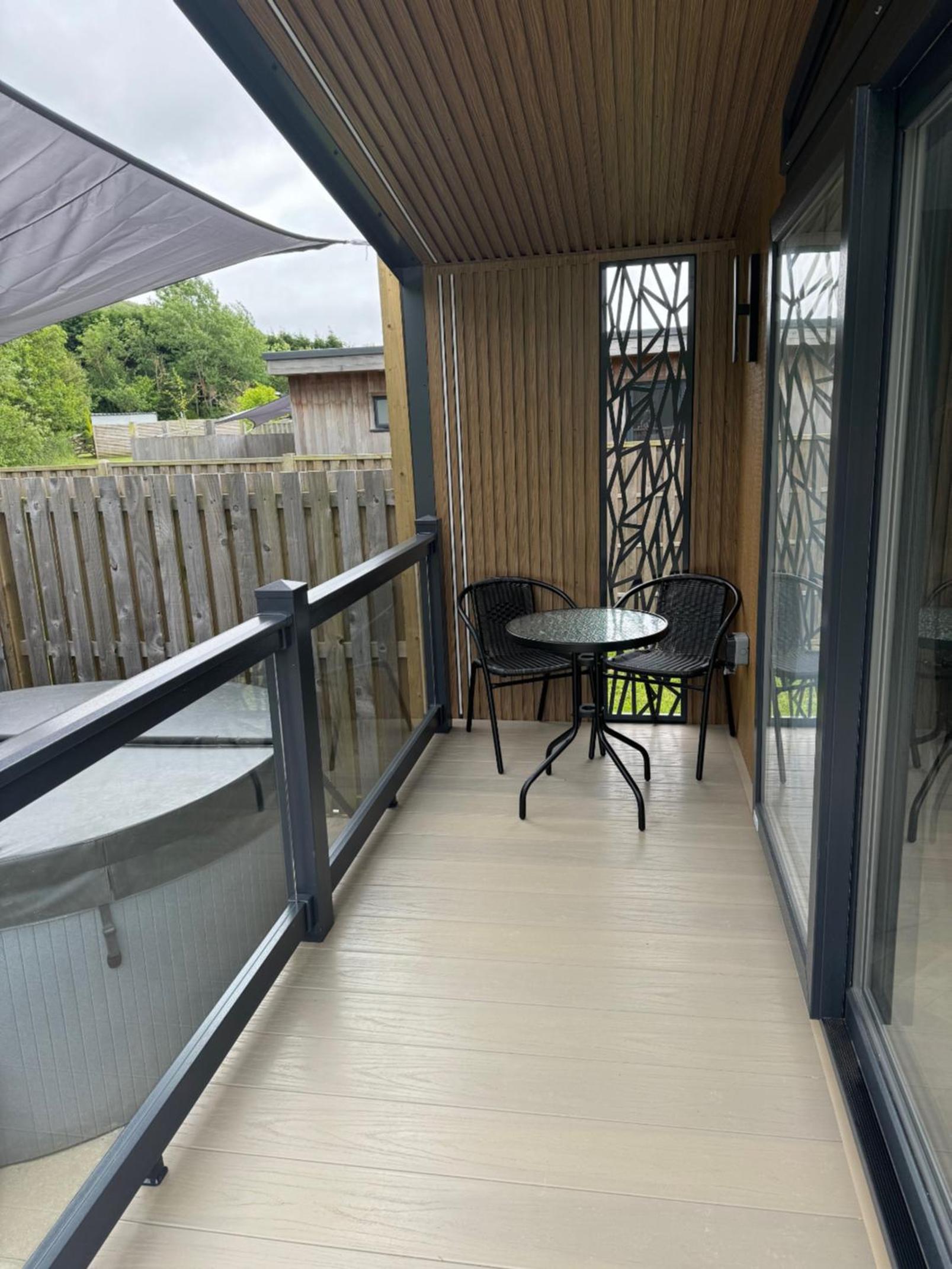 luxury hot tub glamping apartment view 3