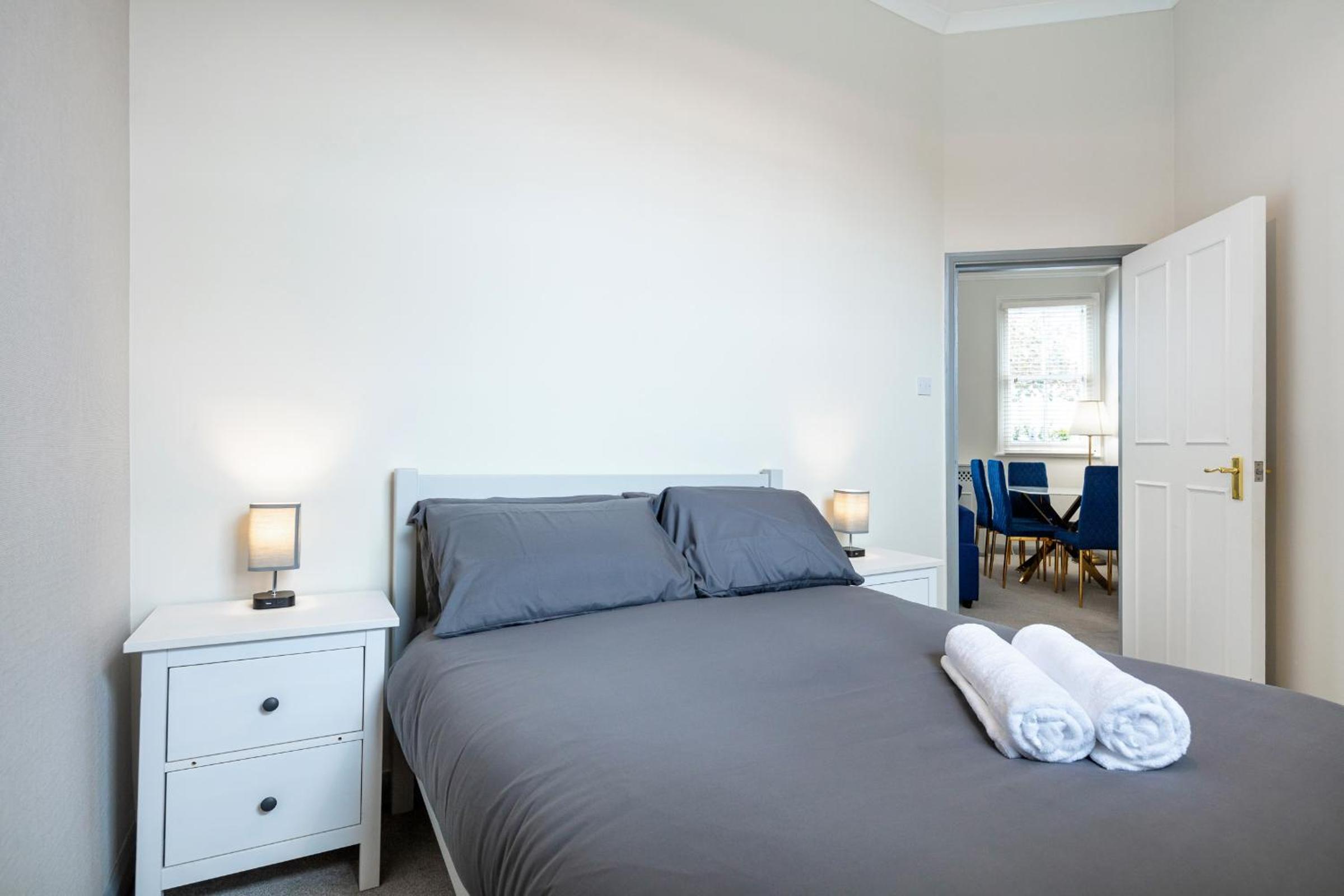 5A - Bright and Airy 2 Bedroom Apartment - Close to Central