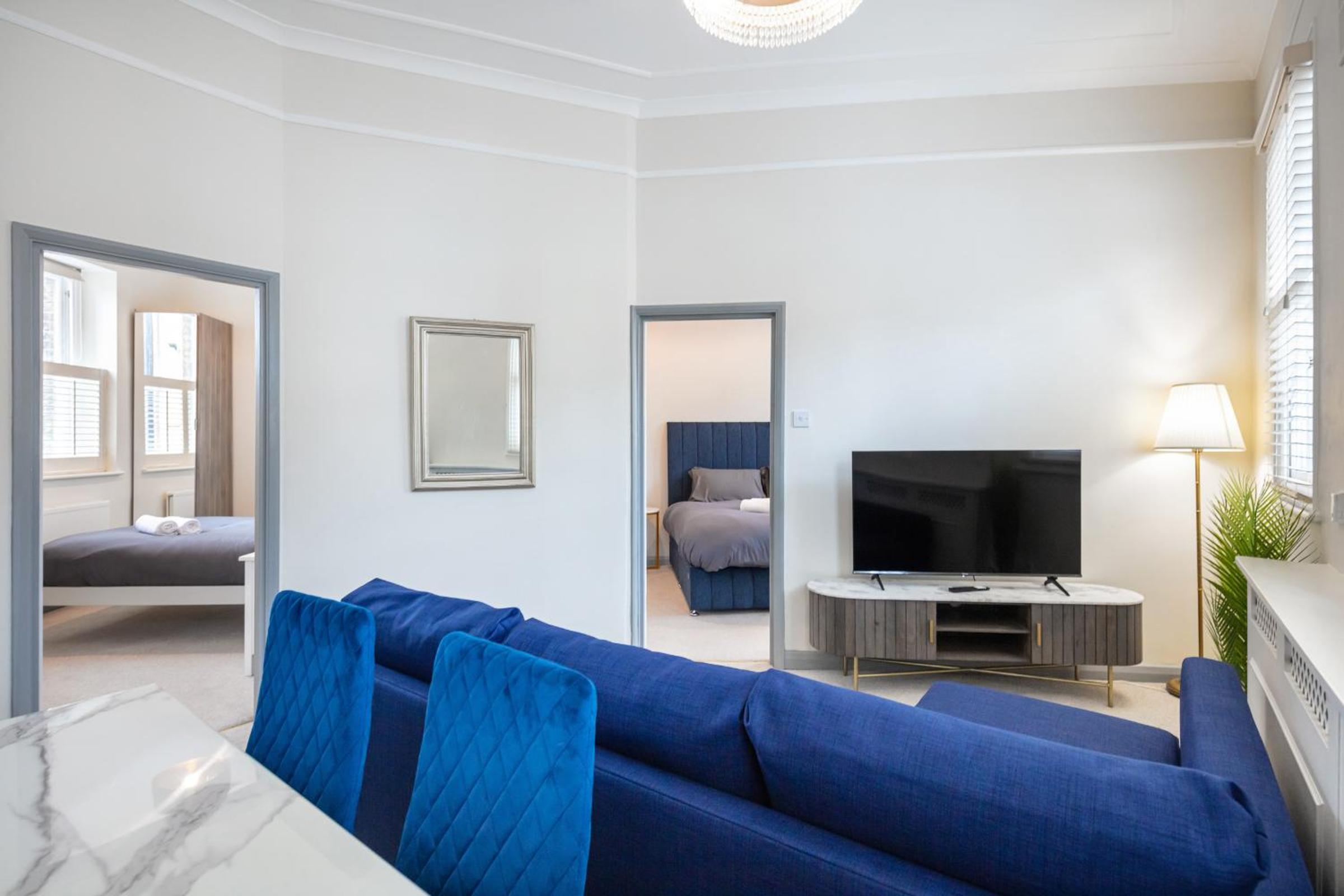 5A - Bright and Airy 2 Bedroom Apartment - Close to Central